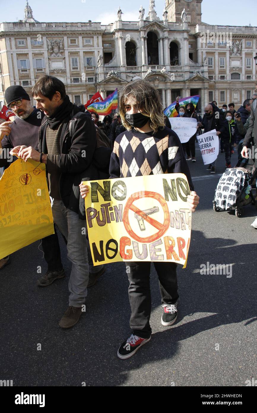 5.. März 2022 Anti-Kriegs-Protest - Menschen in Rom Italien demonstrieren gegen den Krieg in der Ukraine. Stockfoto