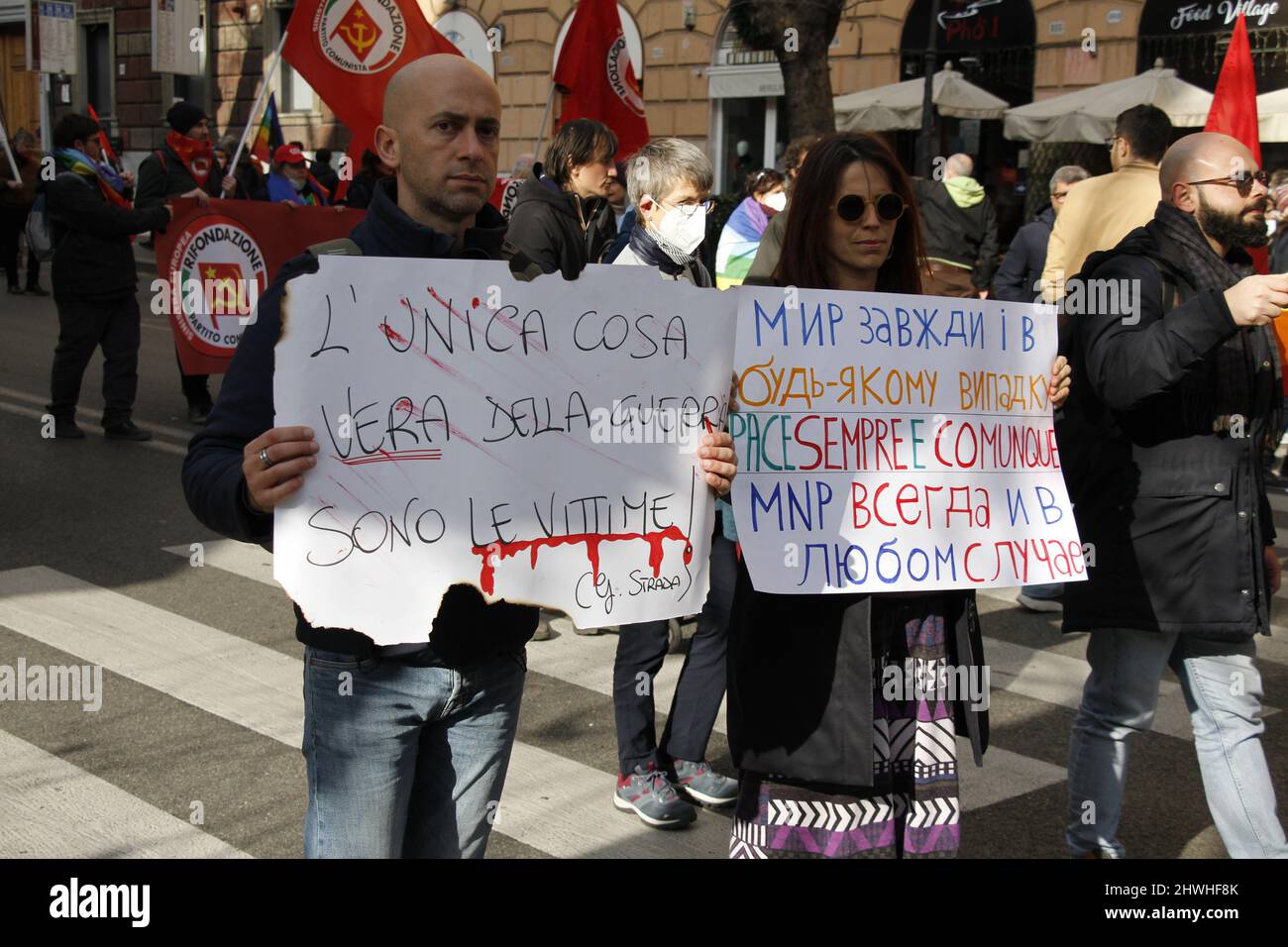 5.. März 2022 Anti-Kriegs-Protest - Menschen in Rom Italien demonstrieren gegen den Krieg in der Ukraine. Stockfoto