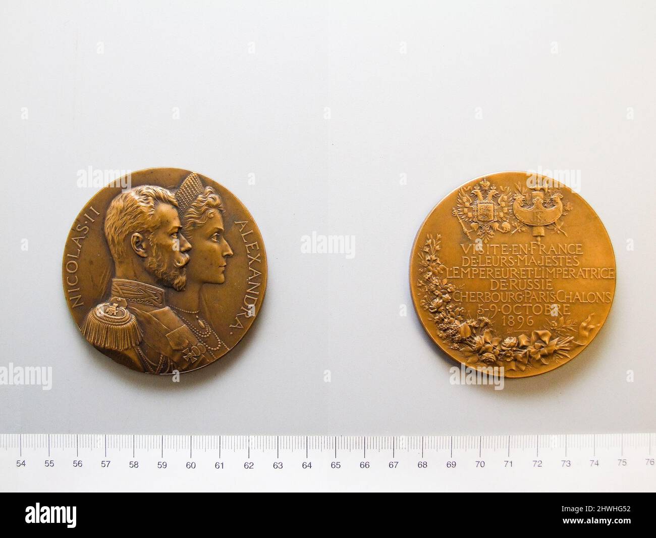 Medaille von Nikolaus II. Und Alexandra bei ihrem Besuch in Frankreich. Betrifft: Nikolaus II., Kaiser von Russland, 1868–1918 Thema: Alexandra Feodorovna, Russisch, 1872–1918Engraver: Carl von Leberecht, Deutsch, 1749–1827 Stockfoto