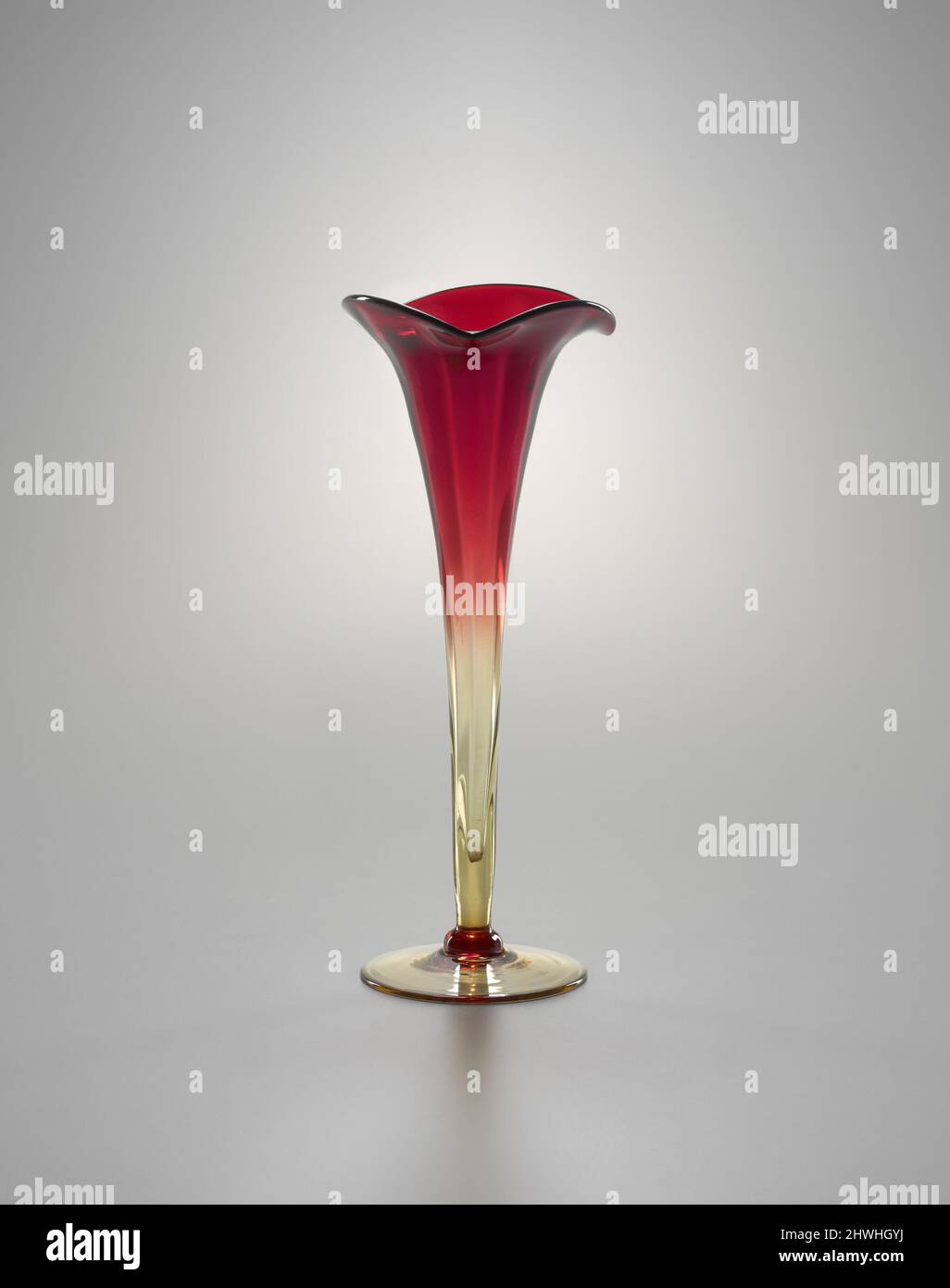 Vase, „Amberina“-Geschirr. Designer möglich: Joseph Locke, Amerikaner, Born England, 1846–1936Manufacturer möglich: New England Glass Works, W. L. Libbey & Son, Amerikaner, 1878–1888 Stockfoto