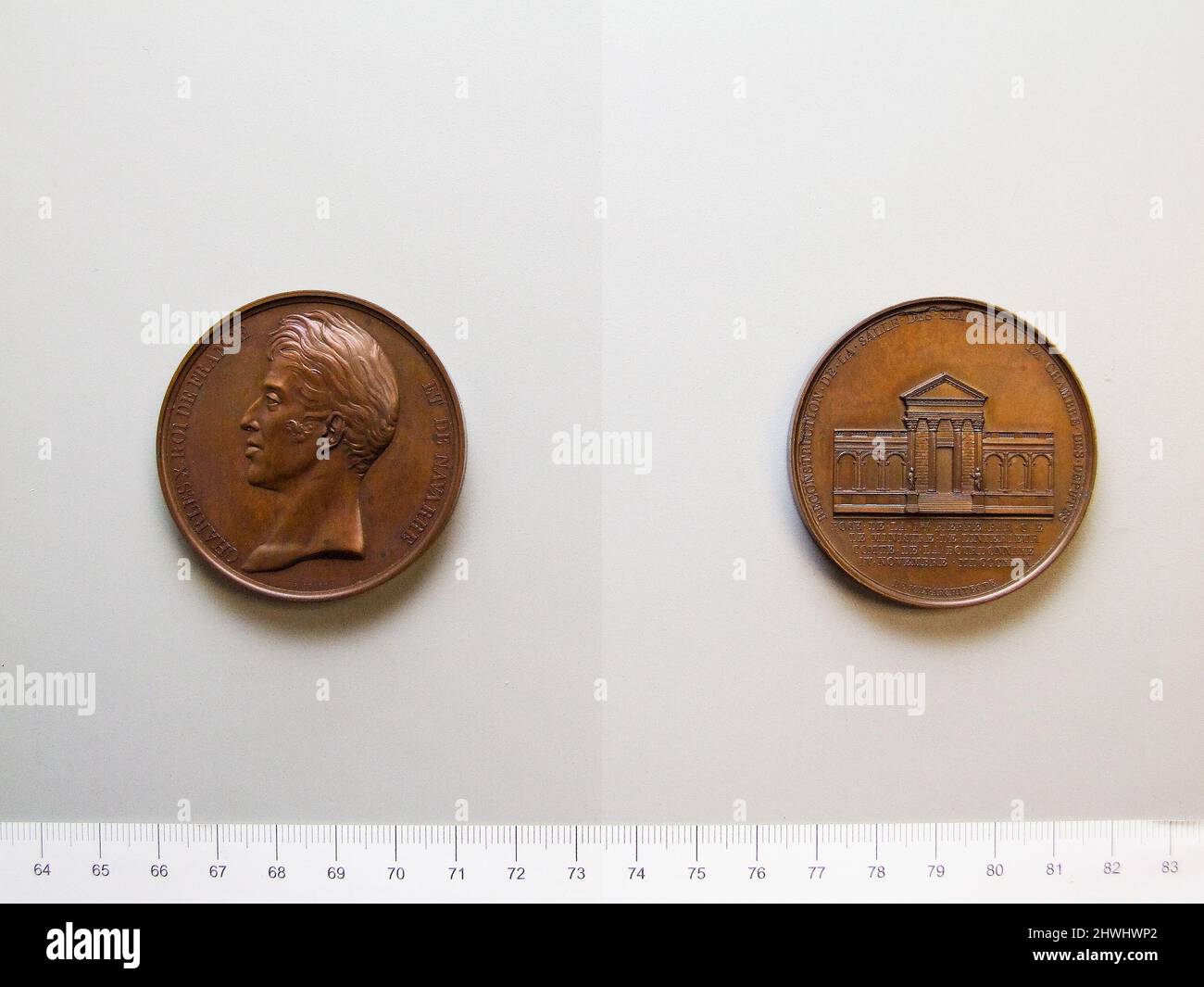 Medaille von Karl X. aus Frankreich zum Gedenken an den Wiederaufbau der Abgeordnetenkammer 1829. Herrscher: Charles X, König von Frankreich, Französisch, 1757–1836, regiert 1824–30 Künstler: Raymond Gayrard, Französisch, 1777–1858 Stockfoto