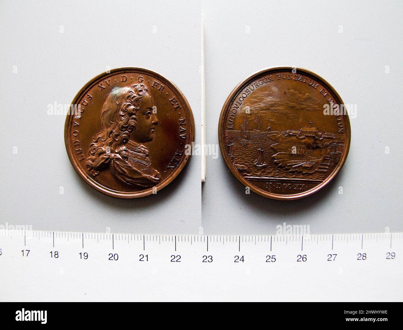 Medaille von Ludwig XV. Mit dem Titel „Gründung von Louisberg“. Künstler: I. Le Blanc, FranzösischHonorand: Ludwig XV., König von Frankreich, Französisch, 1710–1774, Regliert 1715–74 Stockfoto