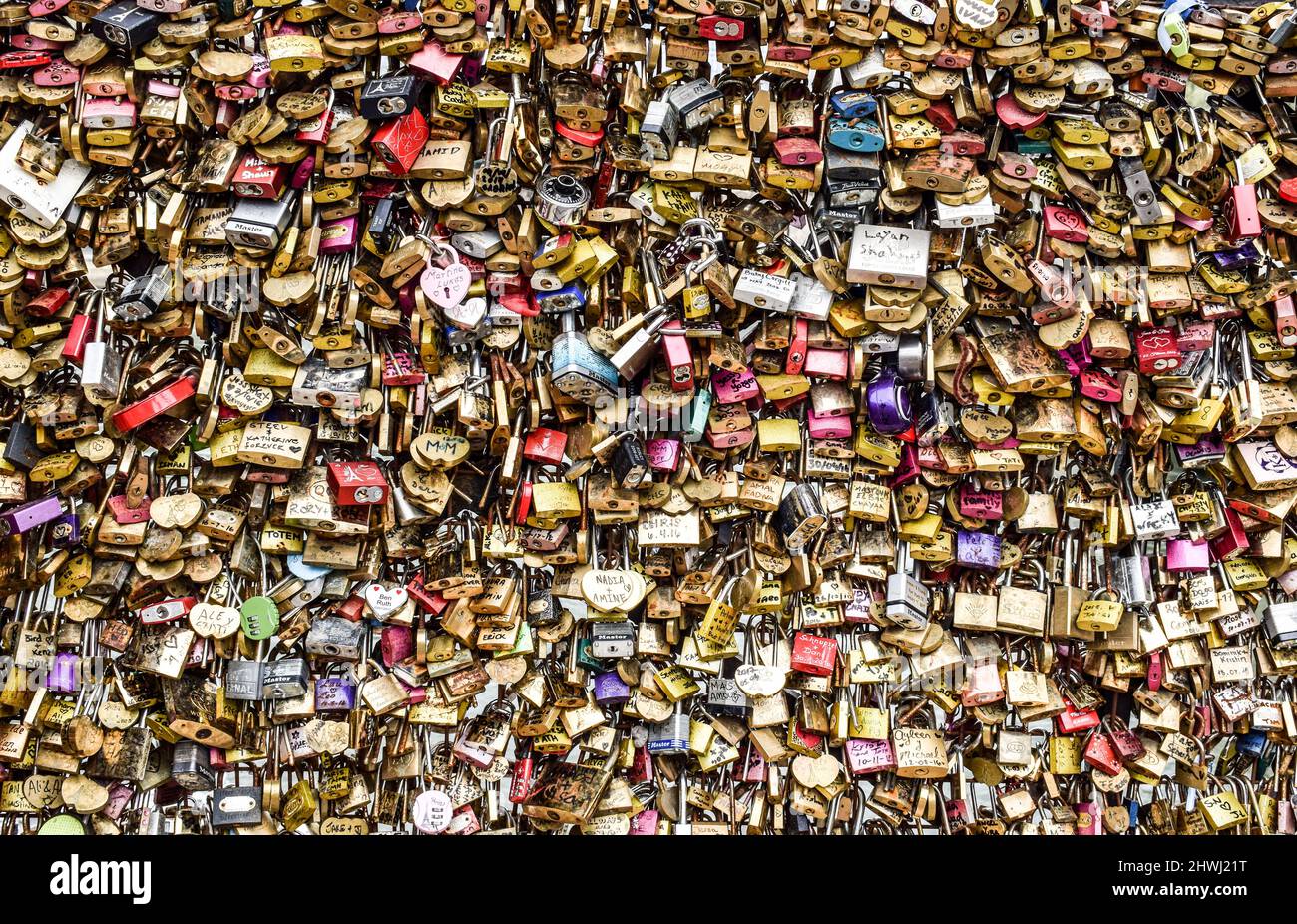 Love Bridge in Paris historische Erinnerung Love locks Vorhängeschiene Stockfoto