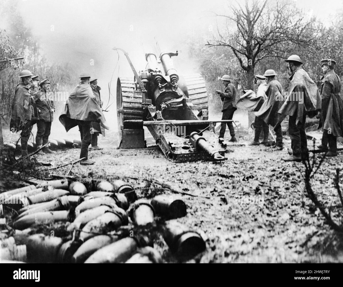 Ein 8-Zoll Mk V Haubitze in Aktion auf méaulte während der Schlacht an der Somme. Stockfoto