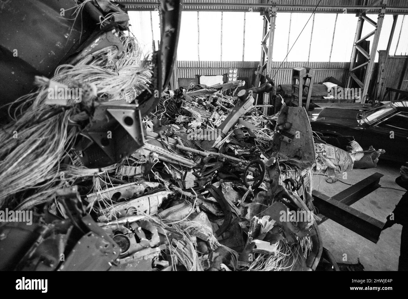 Untersuchung der Staines-Luftkatastrophe. Das Wrack des British European Airways Flight 548, der in der Nähe von Staines abgestürzt ist und 118 Menschen getötet hat, wurde in einem Hangar in RAE Farnborough, Hants, wieder zusammengebaut. Die Unfalluntersuchungsstelle des Handels- und Industriedepts führte Tests am Wrack durch, um das Untersuchungsgericht zu unterstützen. 17.. November 1972. Stockfoto