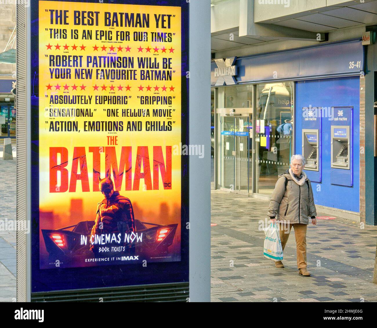 Glasgow, Schottland, Großbritannien 6.. März 2022. Das Glasgow Film Festival, das keinen russischen Film verwendet, setzt sich in der Stadt in Apathie fort, mit Plakaten überall und dem batman-Film, der früher in der Stadt gedreht wurde, und batgirl, der derzeit Reibungen mit den Einheimischen verursacht. Credit Gerard Ferry/Alamy Live News Stockfoto