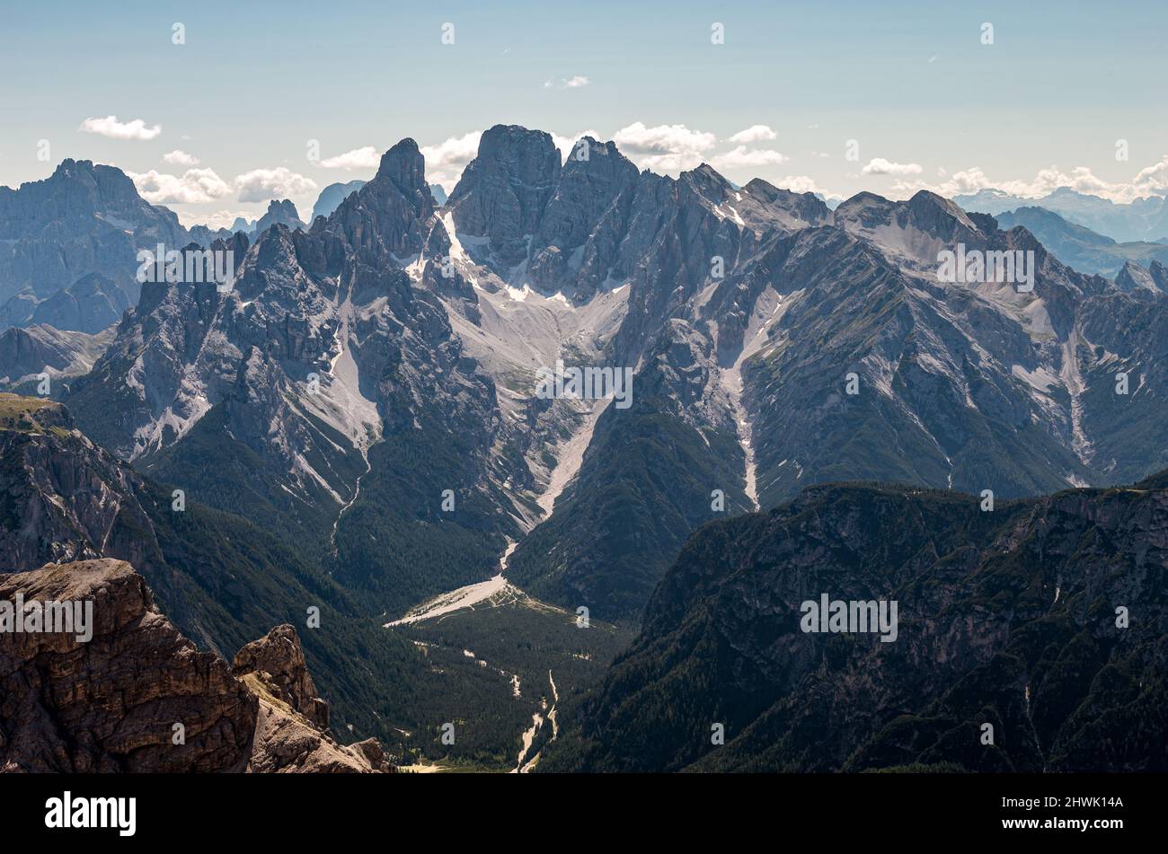 Die Nordseite der Cristallo-Berggruppe. Die Dolomiten. Venetien. Italienische Alpen. Europa. Stockfoto