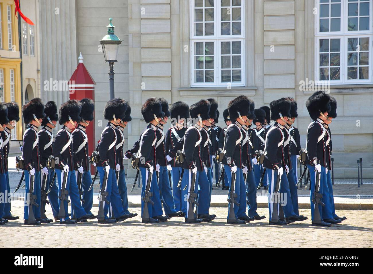 Amalienborg Palastwechsel Der Wachen Fotos Und Bildmaterial In Hoher amalienborg-palastwechsel-der-wachen-fotos-und-bildmaterial-in-hoher