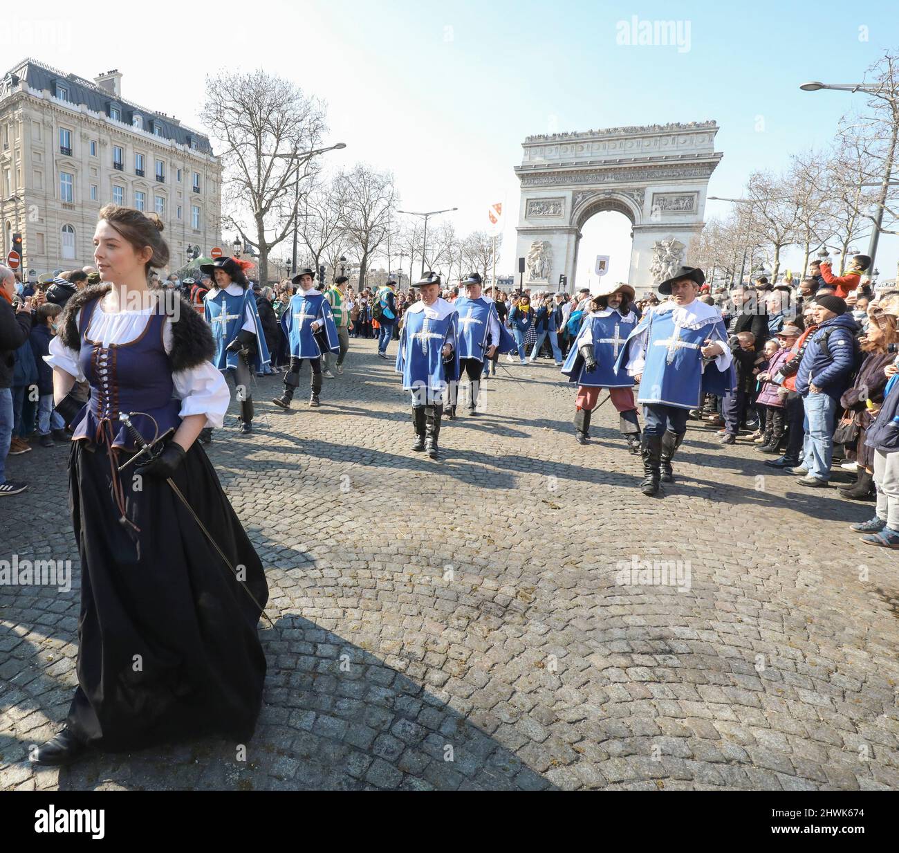 2000 SCHAFE AUF DEN CHAMPS ELYSEES Stockfoto