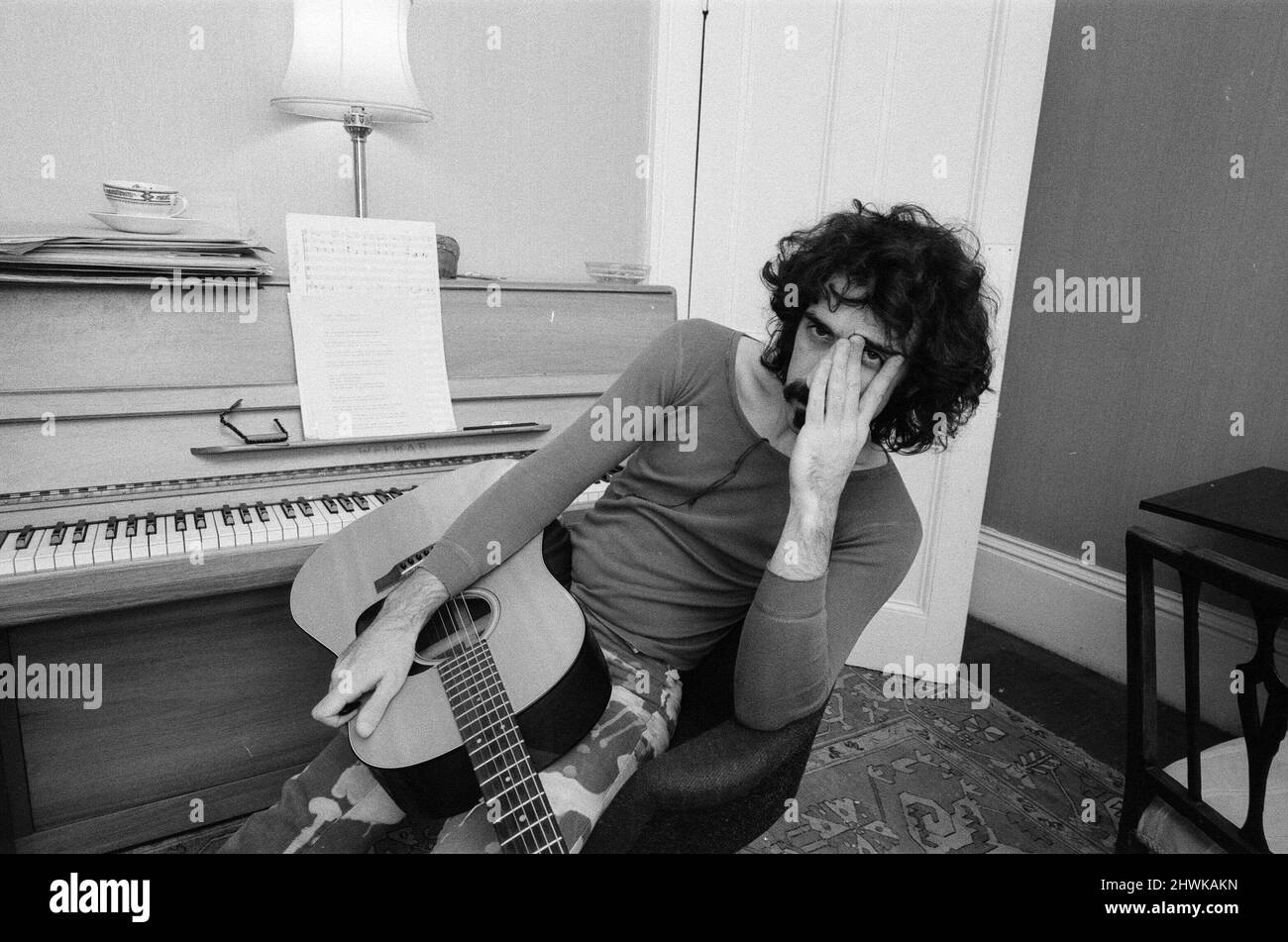 Frank Zappa. Amerikanischer Musiker.abgebildet in London. Bild aufgenommen am 8.. Januar 1971 Siehe andere Bilder in diesem Set mit seiner Frau Gail. Stockfoto