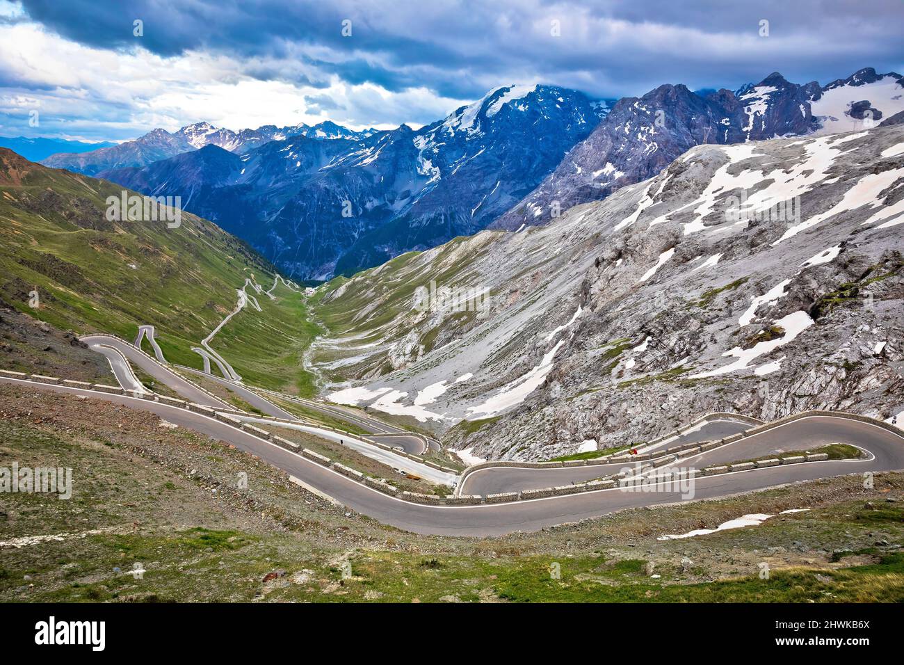 Stilfser Joch Bergpass oder Stilfser Joch Panoramastraße Serpentinen Blick, Grenze zwischen Italien und der Schweiz Stockfoto