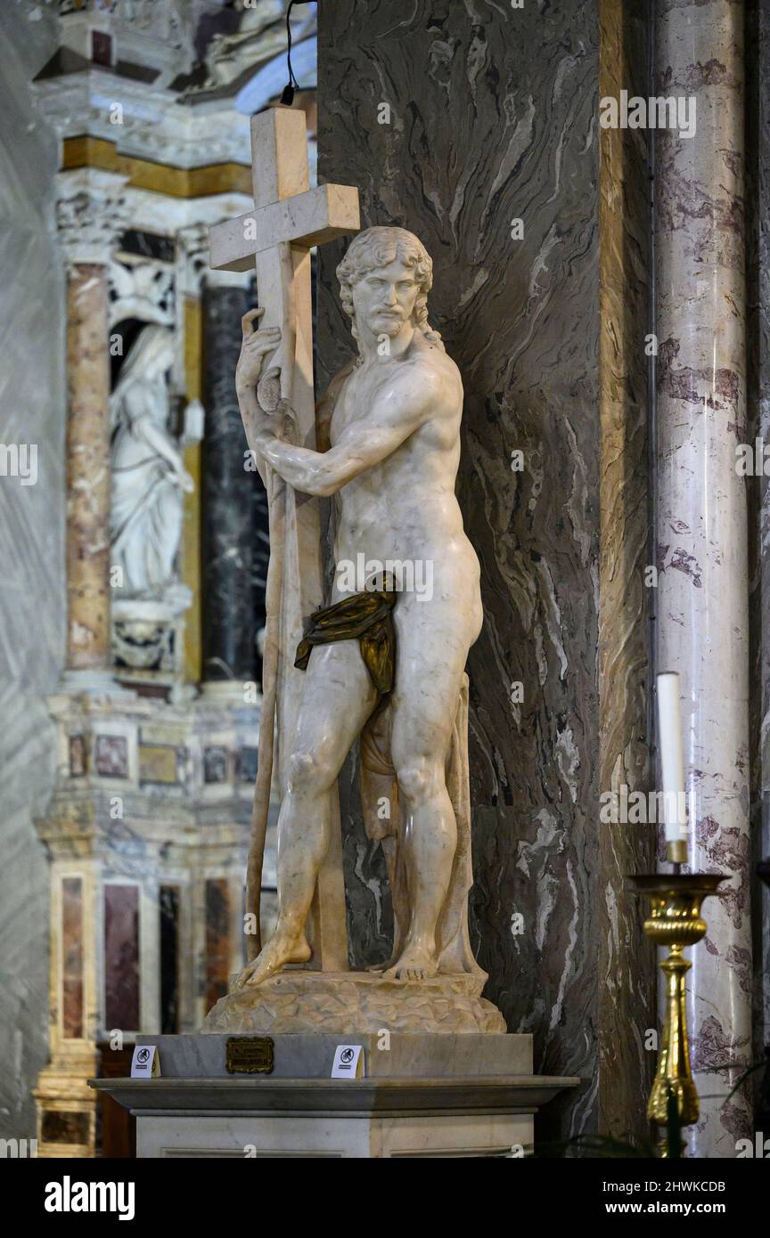 Rom. Italien. Christus der Erlöser alias Christus trägt das Kreuz, Statue von Michelangelo, 1519-1521, Basilica di Santa Maria sopra Minerva (Basilika von Stockfoto