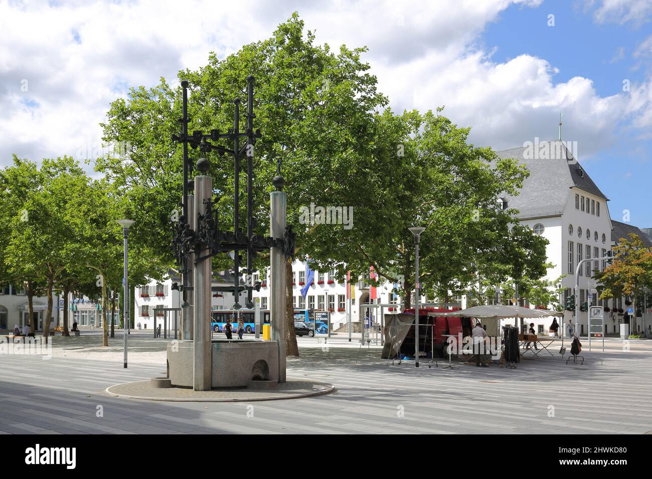 Marktplatz mit Handelsbrunnen, in Rüsselsheim am Main, Hessen, Deutschland Stockfoto
