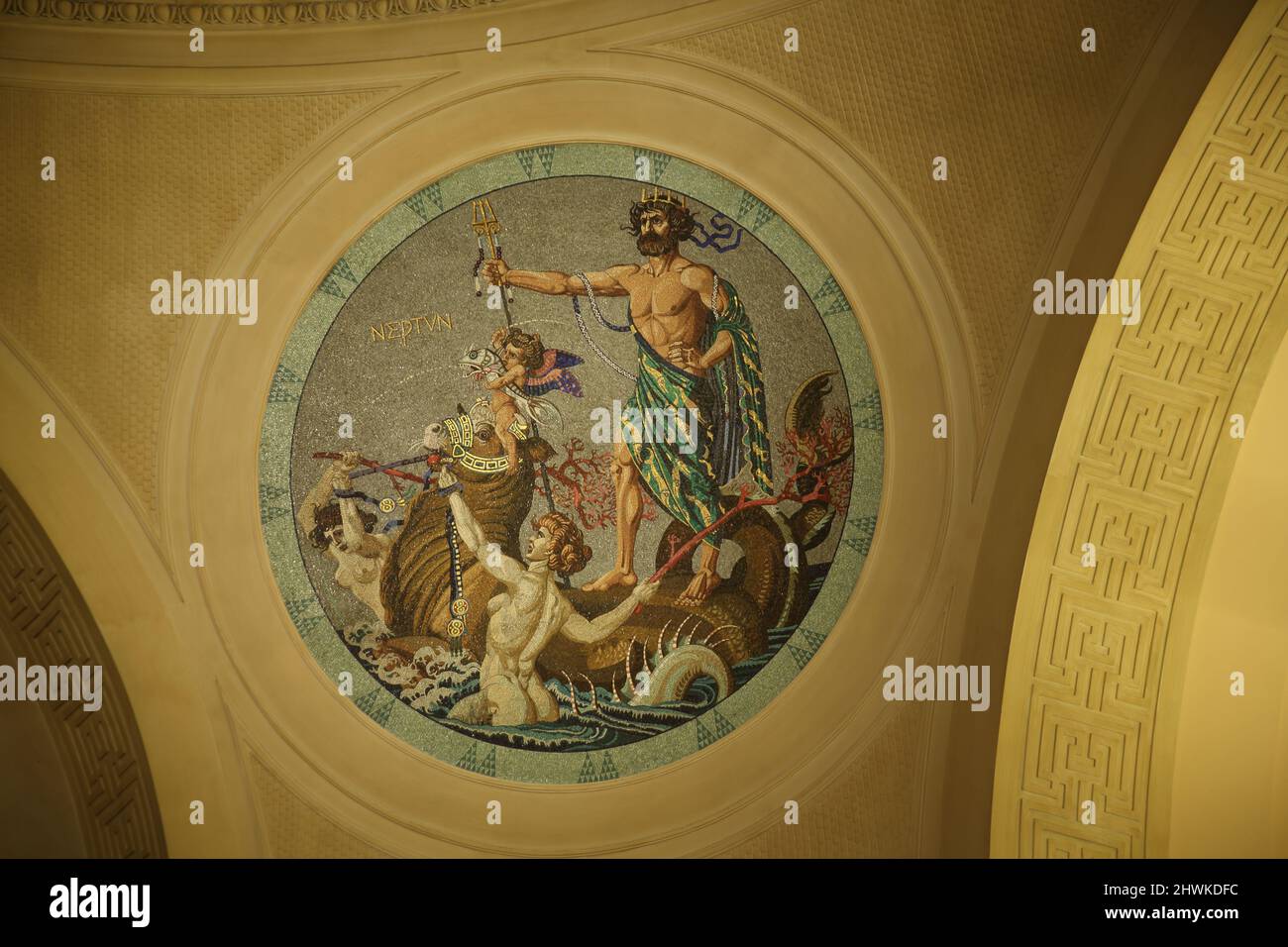 Mosaikmedaillon mit Neptun, im Kurhaus, Wiesbaden, Hessen, Deutschland Stockfoto