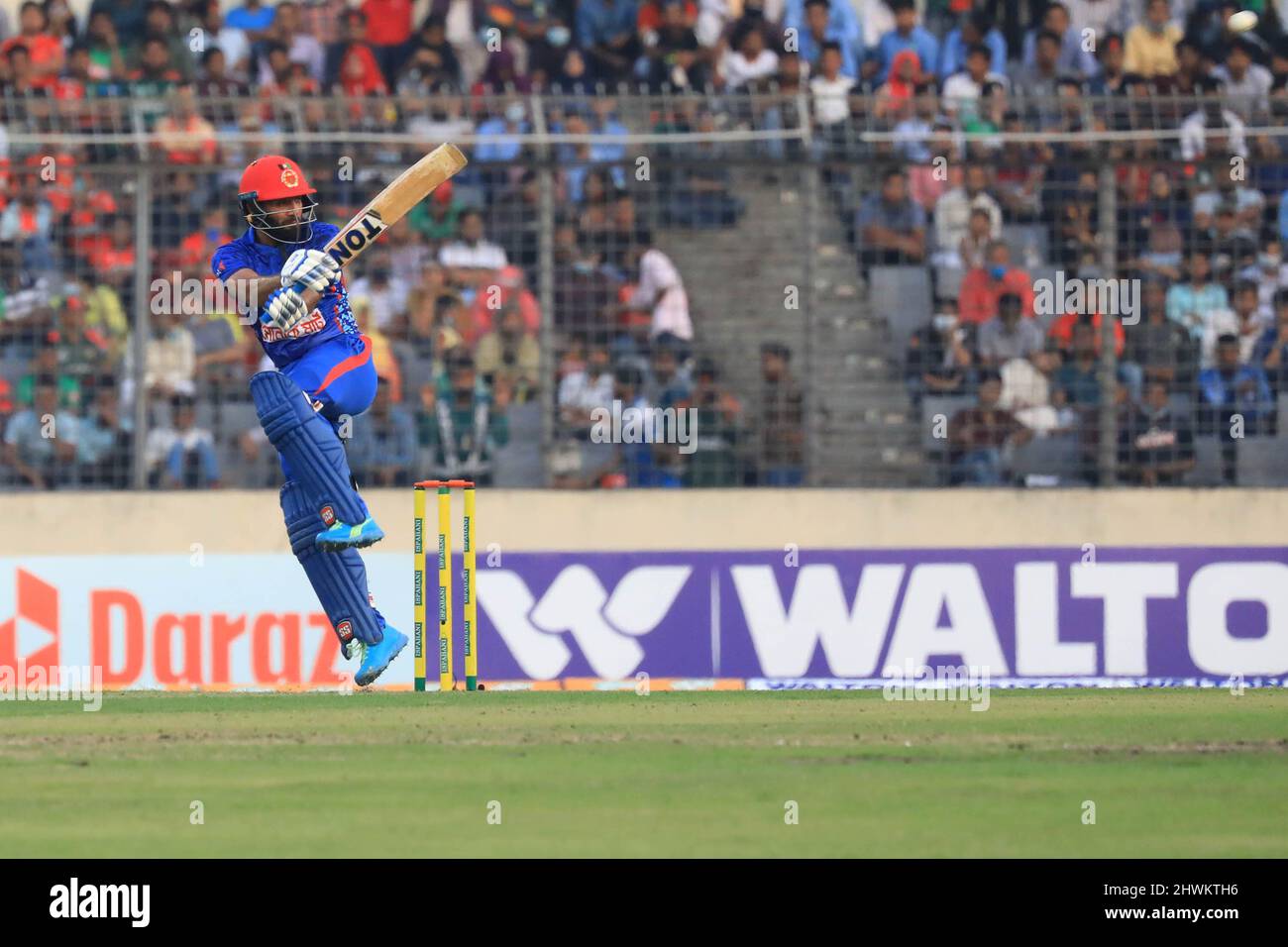 Dhaka, Bangladesch. 05. März 2022. Der afghanische Cricket-Spieler Usman Ghani in Aktion beim zweiten Spiel T20 zwischen der afghanischen Cricket-Mannschaft und Bangladesch im Sher-E-Bangla National Cricket Stadium. Afghanistan gewann durch 8 Wickets (mit 14 verbleibenden Bällen) Credit: SOPA Images Limited/Alamy Live News Stockfoto