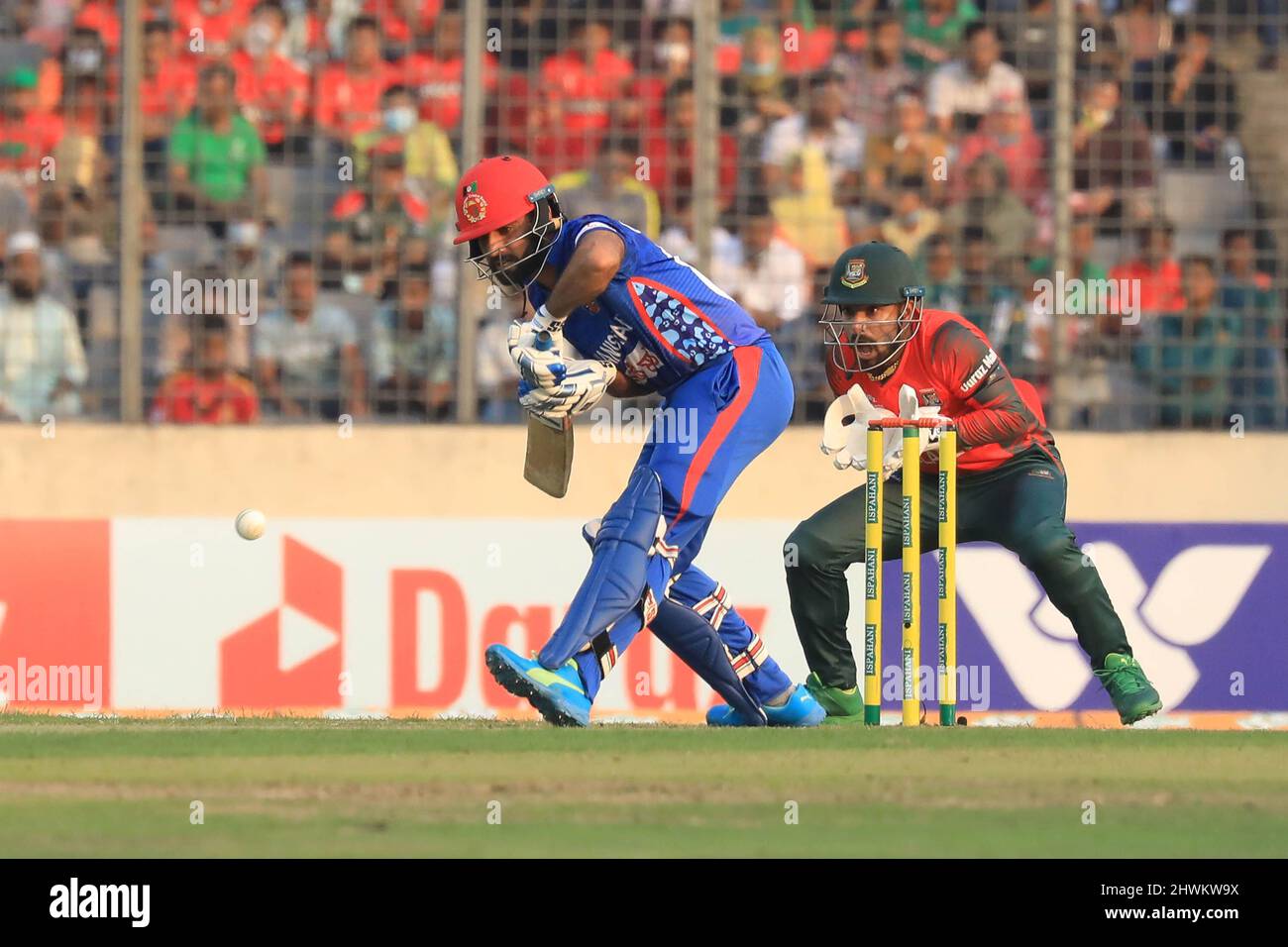 Dhaka, Bangladesch. 05. März 2022. Der afghanische Cricket-Spieler Usman Ghani in Aktion beim zweiten Spiel T20 zwischen der afghanischen Cricket-Mannschaft und Bangladesch im Sher-E-Bangla National Cricket Stadium. Afghanistan gewann mit 8 Wickets (mit noch 14 Bällen) (Foto: MD Manik/SOPA Images/Sipa USA) Credit: SIPA USA/Alamy Live News Stockfoto