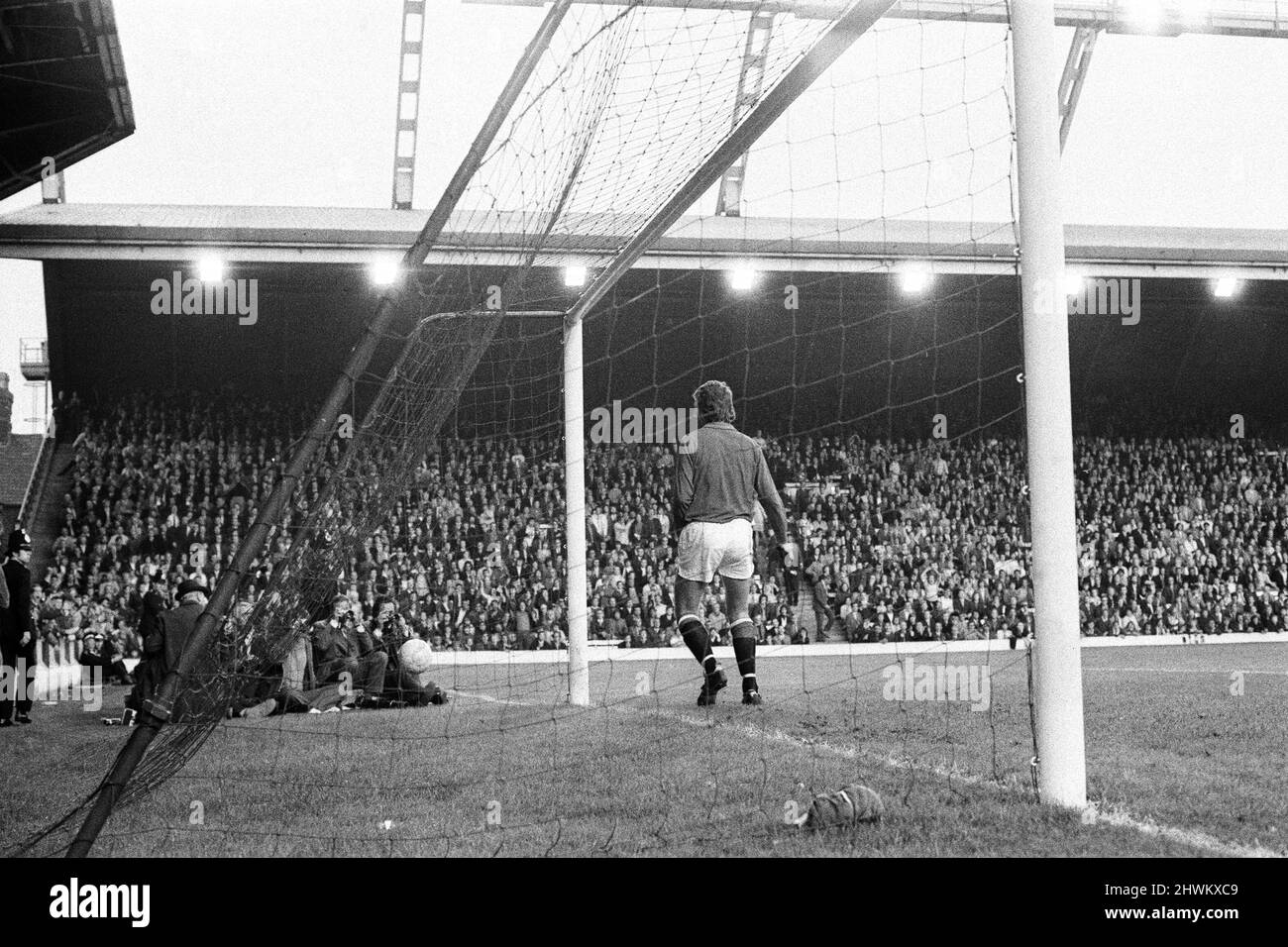 Manchester United gegen Arsenal, League Division One, Endstand 3 - 1 gegen Manchester United. Gespielt in Anfield, Liverpool. Aufgrund von Publikumsunannehmlichkeiten bei Old Trafford in der vorherigen Saison ordnete der Verband an, dass Manchester United in der Saison 1971-72 die ersten beiden Heimspiele an neutralen Orten spielen sollte. 20.. August 1971. Stockfoto