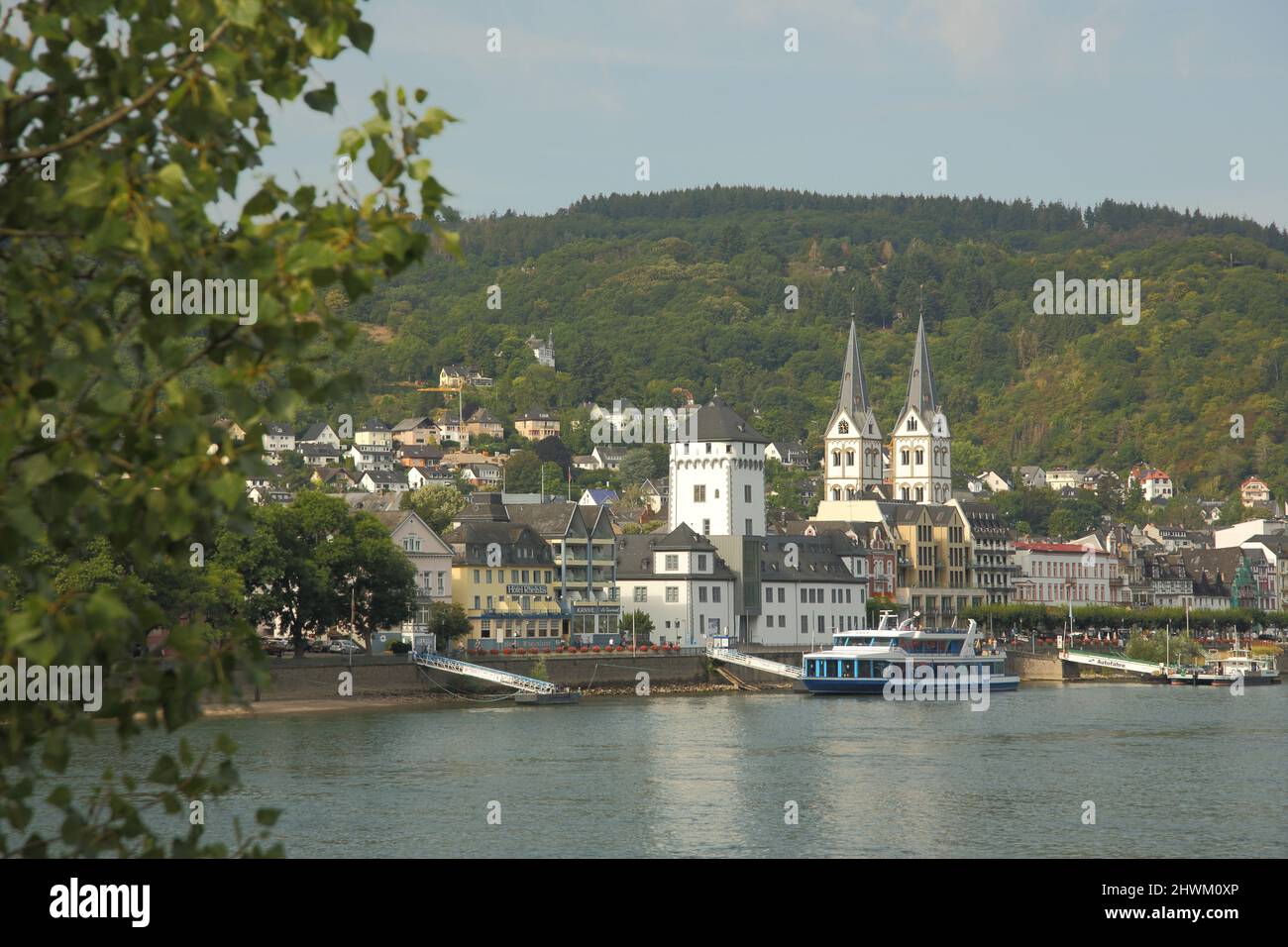 Blick auf St. Severus und das Kurfürstliche Schloss in Boppard, Rheinland-Pfalz, Deutschland Stockfoto