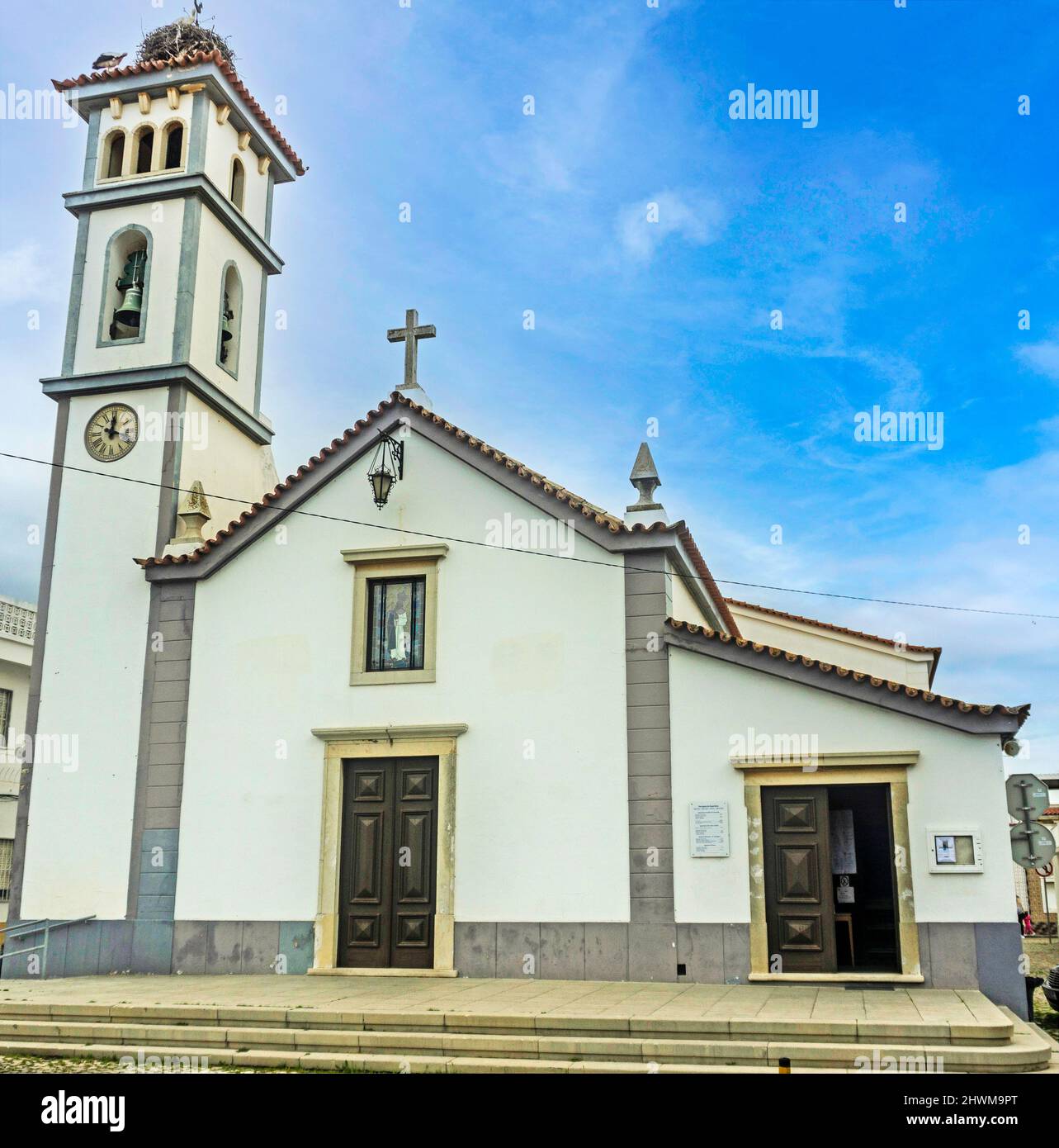 Kirche unserer Lieben Frau von der Empfängnis, römisch-katholische Kirche in Quarteira, Portugal. Stockfoto