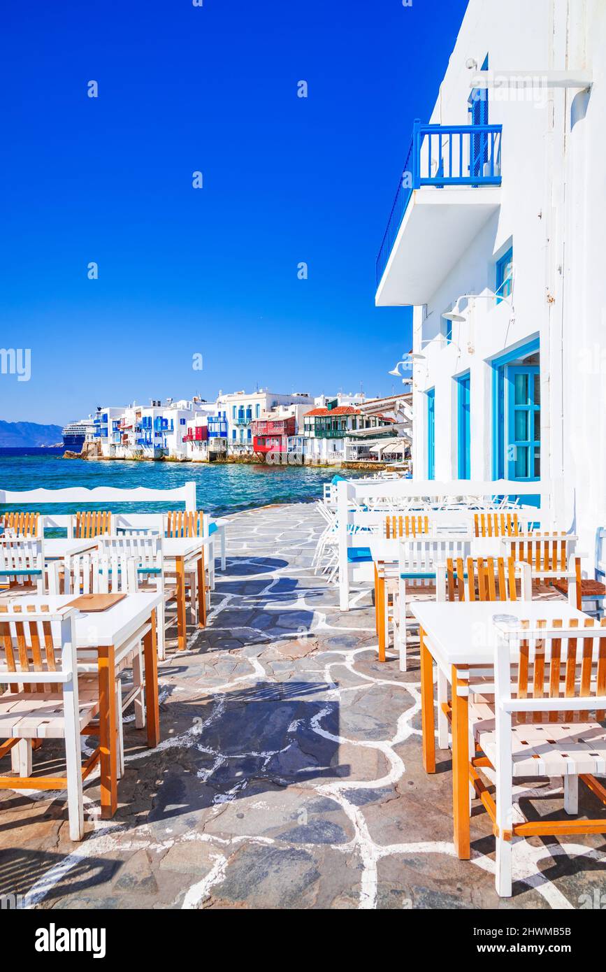 Mykonos, Griechenland und Little Venice. Schöne farbige Häuser und griechische Tavernen, Kykladen Griechische Inseln berühmte Reiselandschaft. Stockfoto