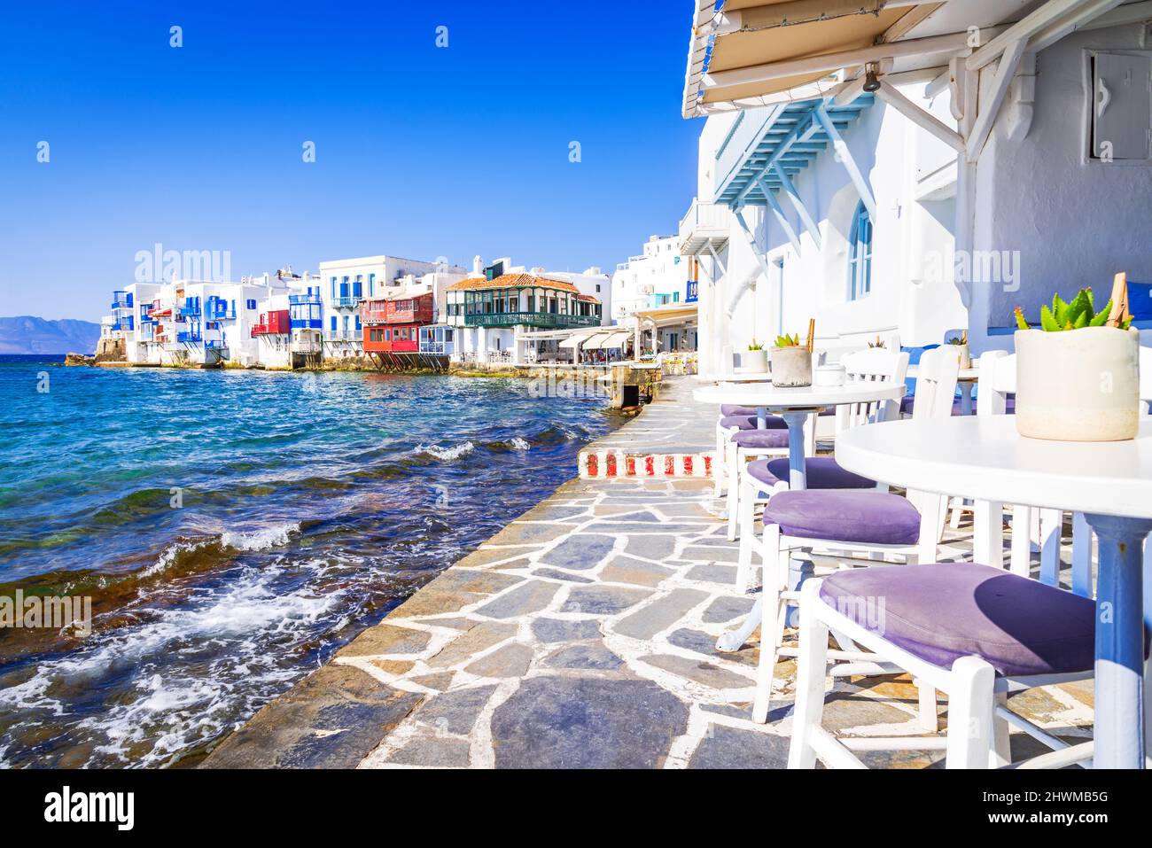 Mykonos, Griechenland. Kleine venezianische Häuser, Kykladen Griechische Inseln berühmte Reiselandschaft. Stockfoto