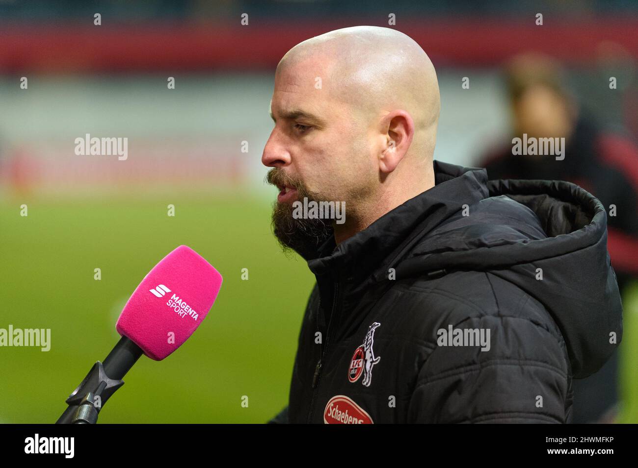 München, Deutschland. 06. März 2022. Sascha Glass (Coach 1. FC Köln) ein Interview mit Magentasport nach dem Flyeralarm Frauen Bundesliga-Spiel zwischen dem FC Bayern München und 1. FC Köln auf dem FC Bayern Campus, München. Sven Beyrich/SPP Kredit: SPP Sport Pressefoto. /Alamy Live News Stockfoto