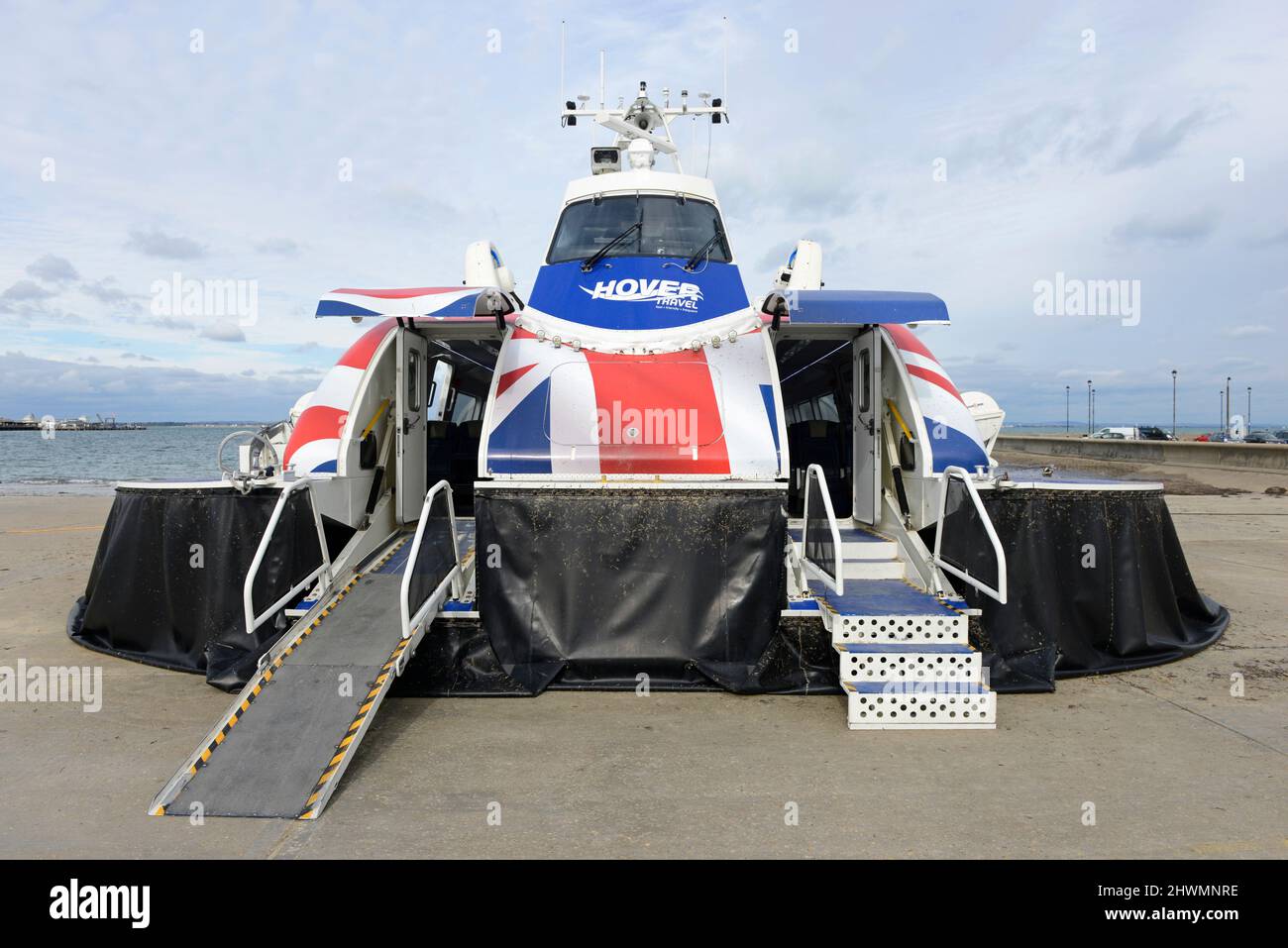 Das Ryde-Southsea-Luftkissenboot wartet auf die Reparatur in Ryde hoverport auf der Isle of Wight, Großbritannien Stockfoto