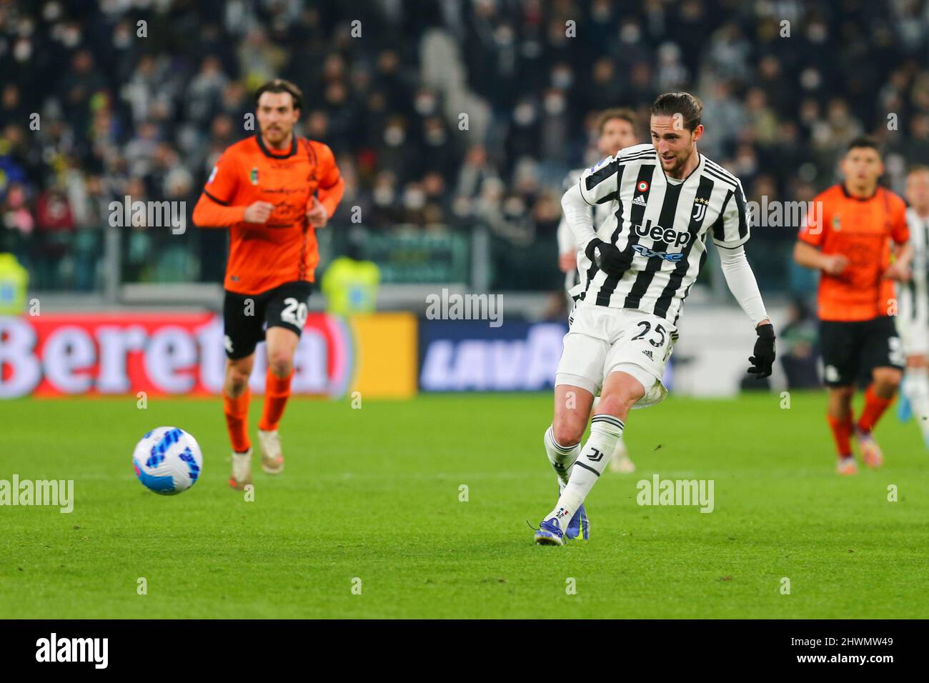 TURIN, ITALIEN - 06. MÄRZ 2022. Adrien Rabiot vom FC Juventus während des Spiels zwischen dem FC Juventus und Spezia Calcio am 06. März 2022 im Allianz Stadium in Turin, Italien. Kredit: Massimiliano Ferraro/Medialys Images/Alamy Live Nachrichten Stockfoto