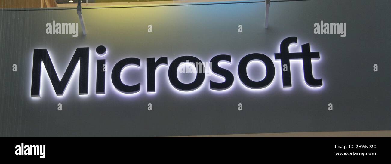 New York, USA. 6. März 2022. (NEU) Zara schließt wegen der Invasion der Ukraine alle 502 Filialen in Russland. 6. März 2022, New York, USA: Der spanische Modehändler Inditex SA, Inhaber von Zara, Apple, Microsoft, Paypal und Samsung, setzt sein Geschäft in Russland wegen der Invasion in der Ukraine aus. ZaraÃ¢â‚¬â„¢502 Geschäfte in Russland sollen am Sonntag (06) wegen der Invasion von RussiaÃ¢â‚¬â„¢in die Ukraine schließen. Andere Unternehmen wie IKEA, H&M, Boohoo, Rolls Royce, Burberry, Jaguar Land Rover (JLR), General Motors, Aston Martin und Netflix haben den Betrieb in Russland bereits eingestellt oder unterbrochen. (Bild: © Niyi Fote/ Stockfoto