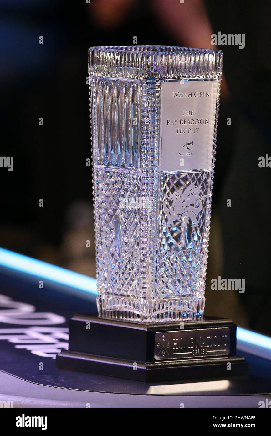 Newport, Großbritannien. 06. März 2022. Die Trophäe „Ray Reardon“. BetVictor Welsh Open Snooker 2022, Finale im International Convention Center Wales, The Celtic Manor Resort, Newport on Sunday 6. March 2022. PIC by Andrew Orchard/Andrew Orchard Sports Photography/Alamy Live News Credit: Andrew Orchard Sports Photography/Alamy Live News Stockfoto