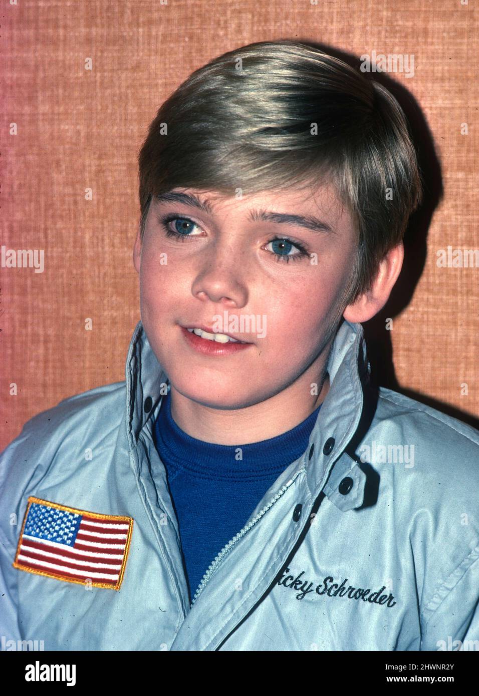 Ricky Schroder nimmt am 29. Januar 1984 im Pasadena Civic Auditorium in Pasadena, Kalifornien, an der Aufzeichnung des Fernsehsonders „The Stars Salute the U.S. Olympic Team“ Teil, um Geld für das US-Olympische Komitee und das US-Olympische Team zu sammeln. Kredit: Ron Wolfson / Rock Negative / MediaPunch Stockfoto