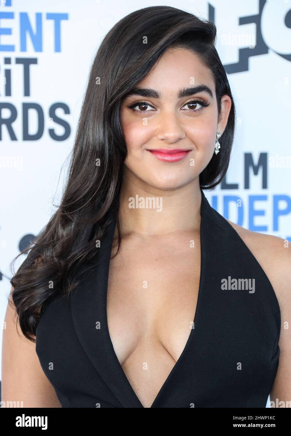 Santa Monica, Usa. 06. März 2022. SANTA MONICA, LOS ANGELES, KALIFORNIEN, USA - 06. MÄRZ: Geraldine Viswanathan kommt bei den Film Independent Spirit Awards 2022 an, die am 6. März 2022 in Santa Monica, Los Angeles, Kalifornien, USA, am Santa Monica Beach verliehen wurden. (Foto: Xavier Collin/Image Press Agency/Sipa USA) Quelle: SIPA USA/Alamy Live News Stockfoto