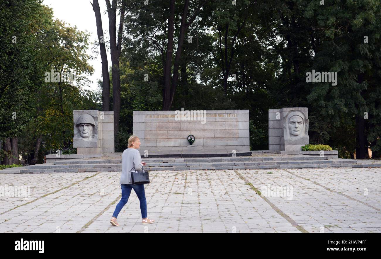 Das Massengrab sowjetischer Soldaten und Zivilisten in Saschkiw, Gebiet Tscherkassy, Ukraine. Stockfoto