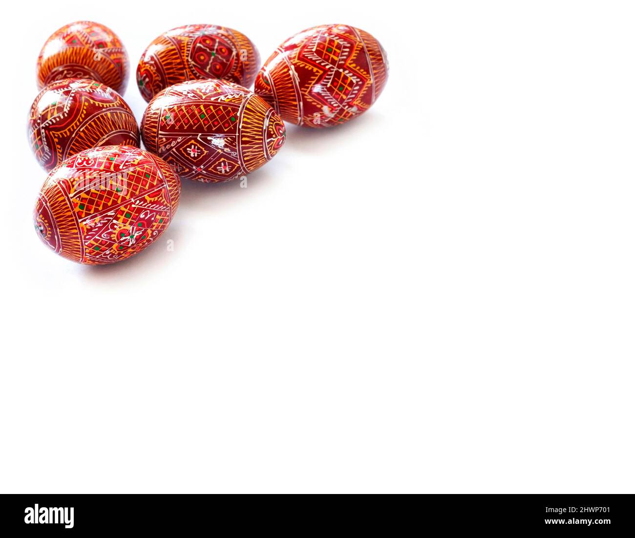 Pysanky - Ukrainische traditionelle bemalte Ostereier auf weißem Hintergrund. Speicherplatz kopieren Stockfoto