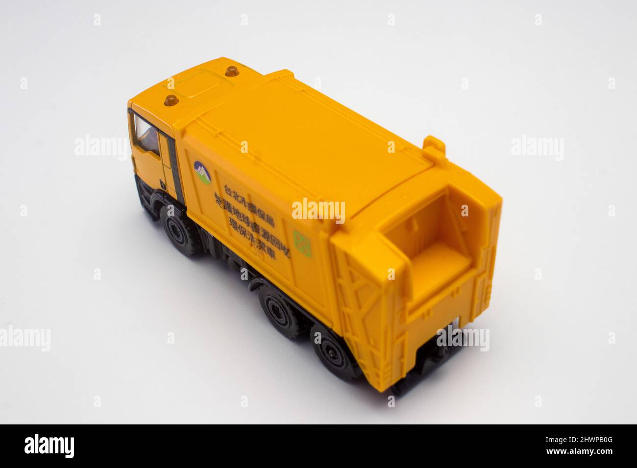 Diecast Spielzeug Auto Müllwagen mit oranger Farbe Stockfoto