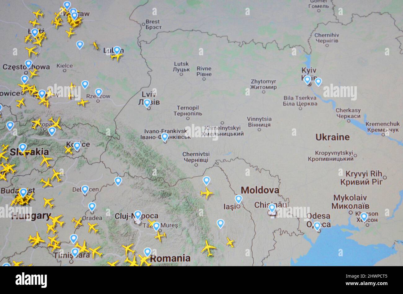Flugverkehr in der Nähe der Ukraine am 7. märz 2022 auf dem Flugplatz Flightradar 24 Stockfoto