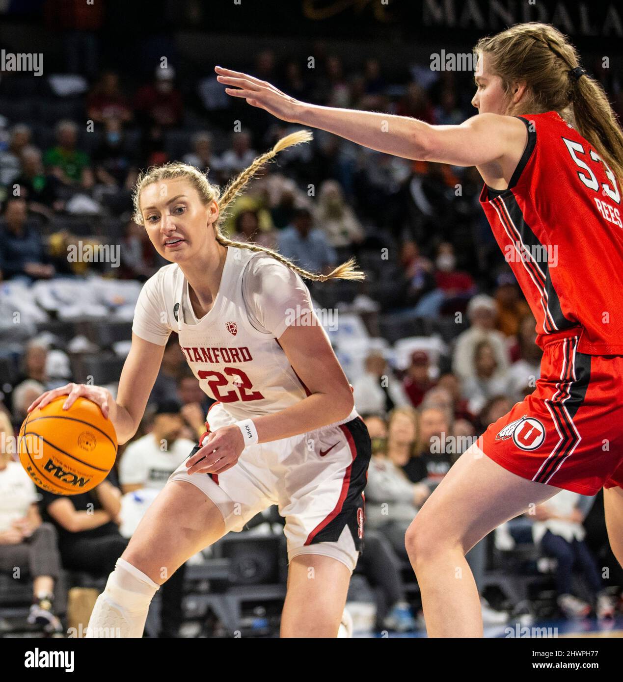 Mär 06 2022 Las Vegas, NV, USA der Stürmer von Stanford Cameron Brink (22) fährt während des NCAA Pac 12 Women's Basketball Tournament Championship-Spiels zwischen Utah Utes und dem Stanford Cardinal zum Reifen. Stanford schlug Utah 73-48 in der Michelob Ultra Arena in Mandalay Bay Las Vegas, NV. Thurman James/CSM Stockfoto