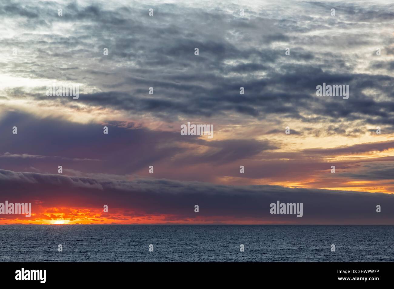 Australien, Südaustralien, Robe, dramatischer Himmel über der Great Australian Bight in der Abenddämmerung Stockfoto