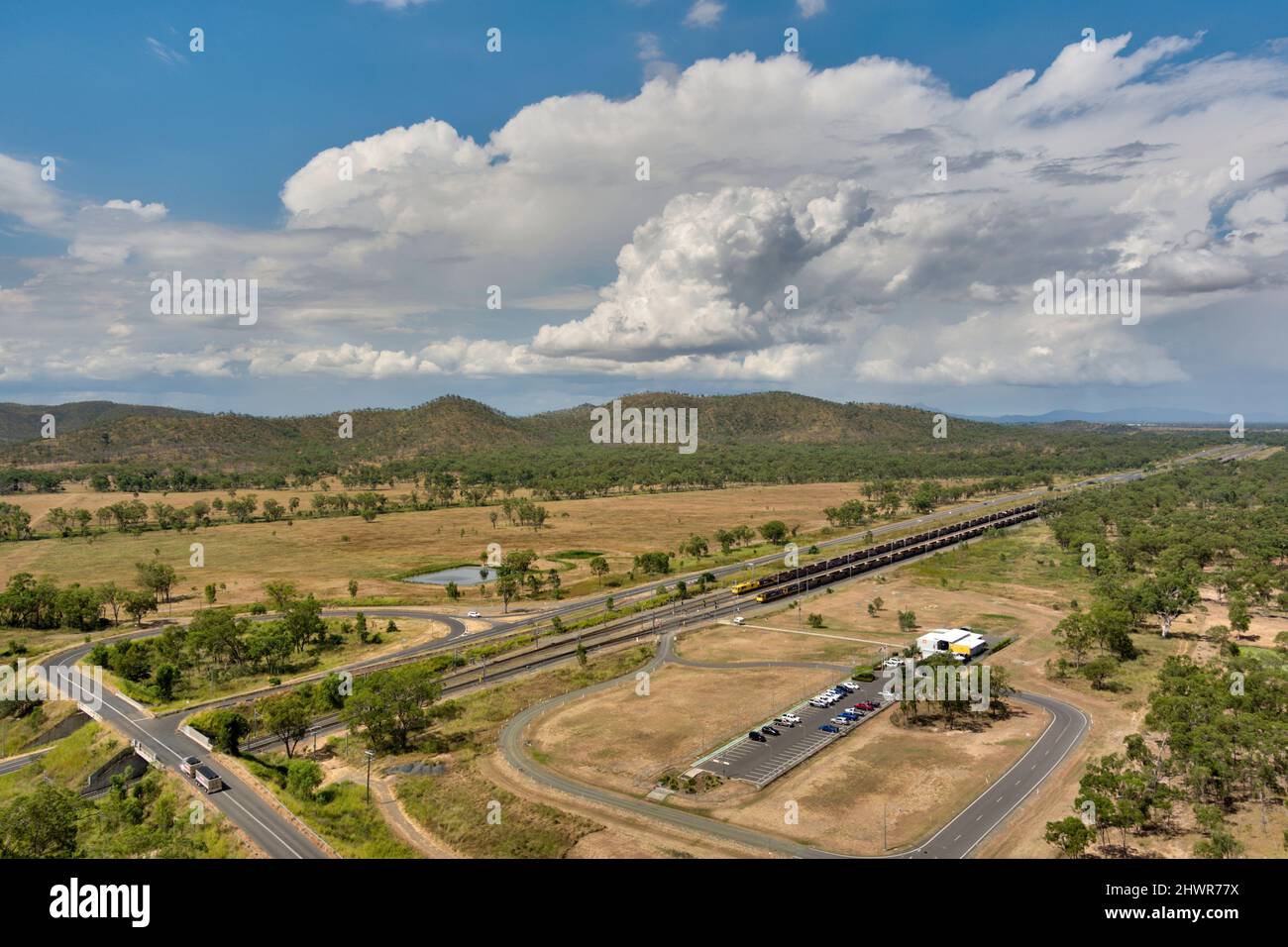 Coal Train führt mehr als 10.000 Tonnen Kohle-Umrüstlager der Driver Crew in Stanwell Queensland Australien Stockfoto