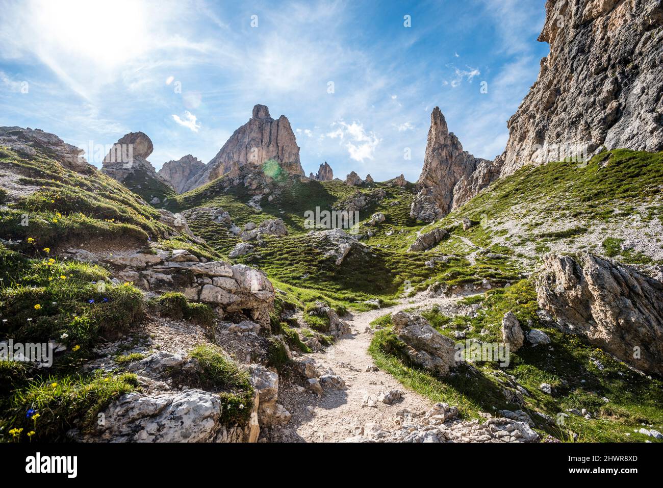 Italien, Südtirol, Puez-Gruppe im Naturpark Puez-Geisler im Sommer Stockfoto