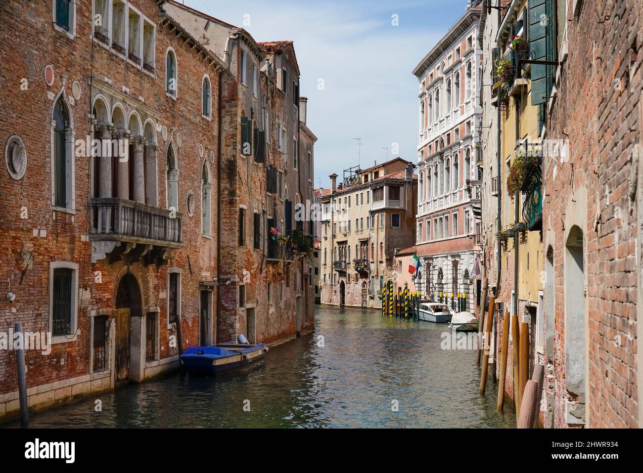 Italien, Venetien, Venedig, Alte Häuser am Kanal von Rio di San Polo Stockfoto