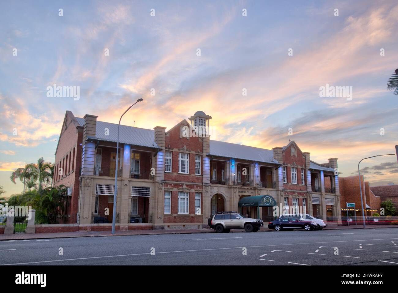 Quality Hotel Regent Rockhampton ein historisches Gebäude, das in ein Luxushotel umgewandelt wurde. 1914 zum historischen Erbe gehörende TAFE College Rockhampton Queensland Au Stockfoto