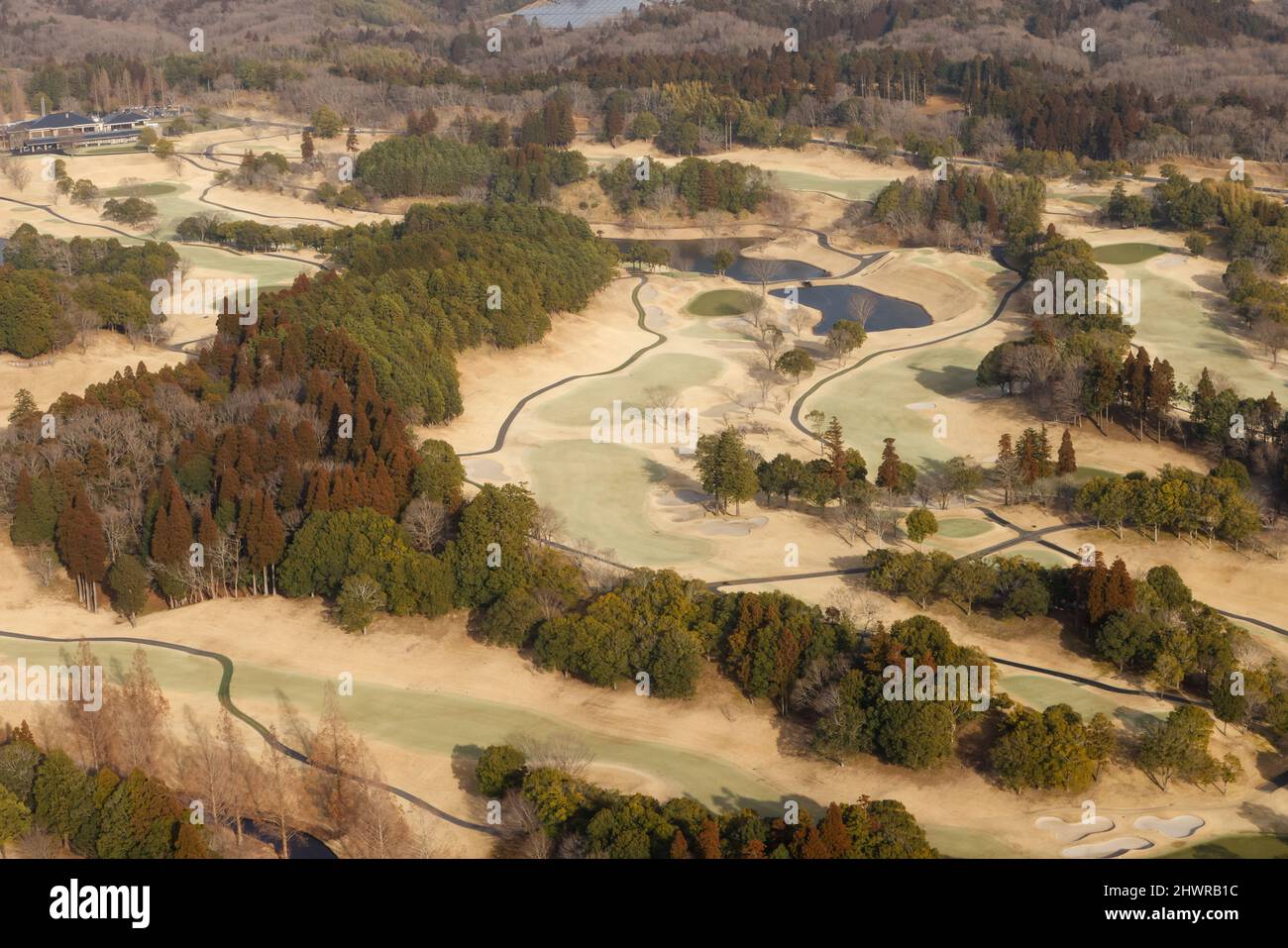 Luftaufnahme des trockenen Golfplatzes Fairway und Greens Stockfoto