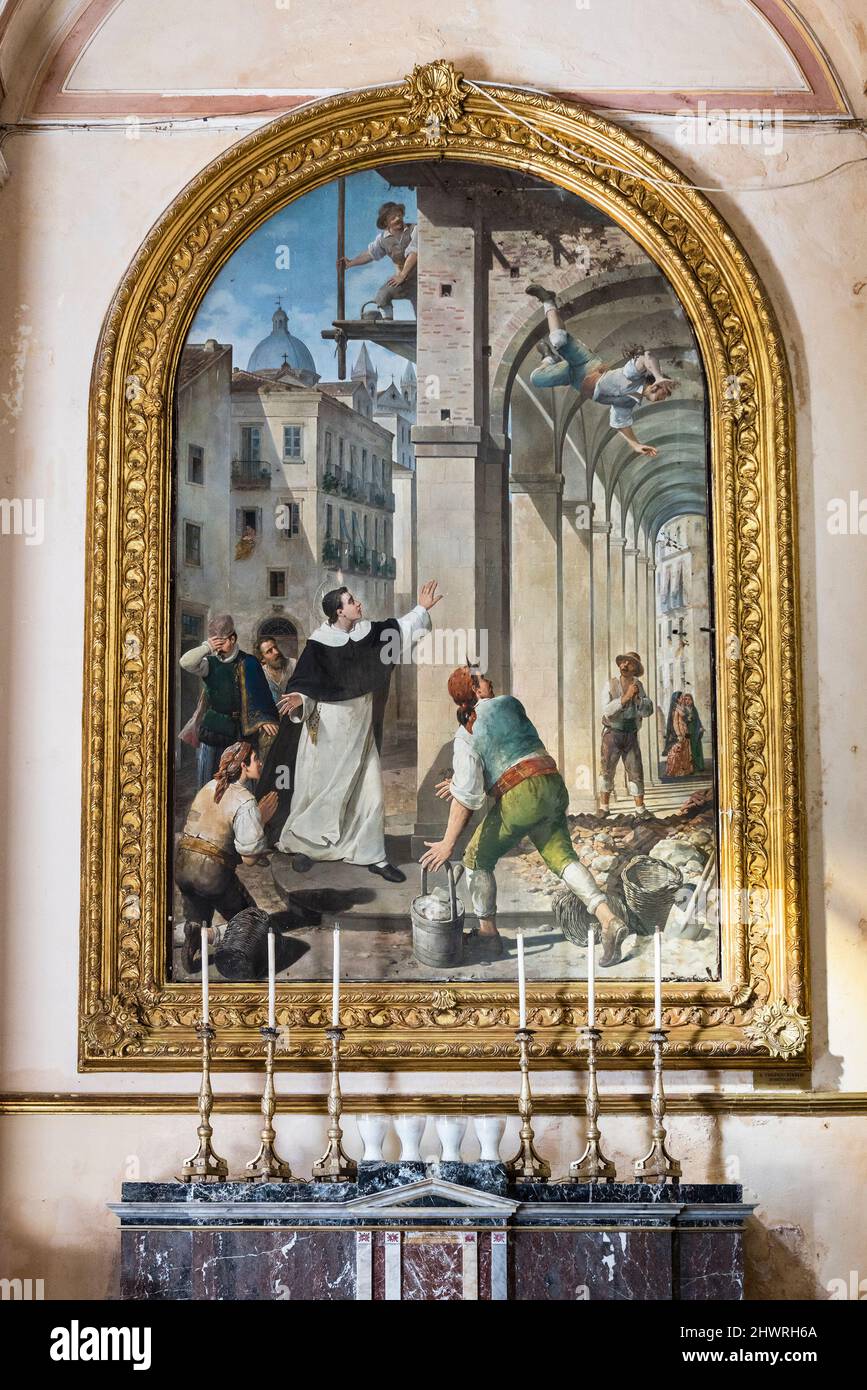 19c Gemälde von Giuseppe Minutoli im Dom von Linguaglossa, das ein Wunder des hl. Vincent Ferrer zeigt, das den Sturz eines Arbeiters aus einem Gebäude aufhält Stockfoto