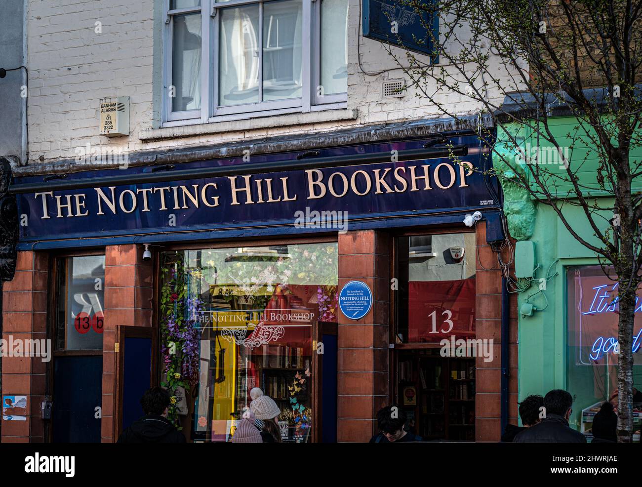 Die Fassade des vorderen Fensters und der Buchhandlung, die im Film Notting Hill in London verwendet wurde Stockfoto