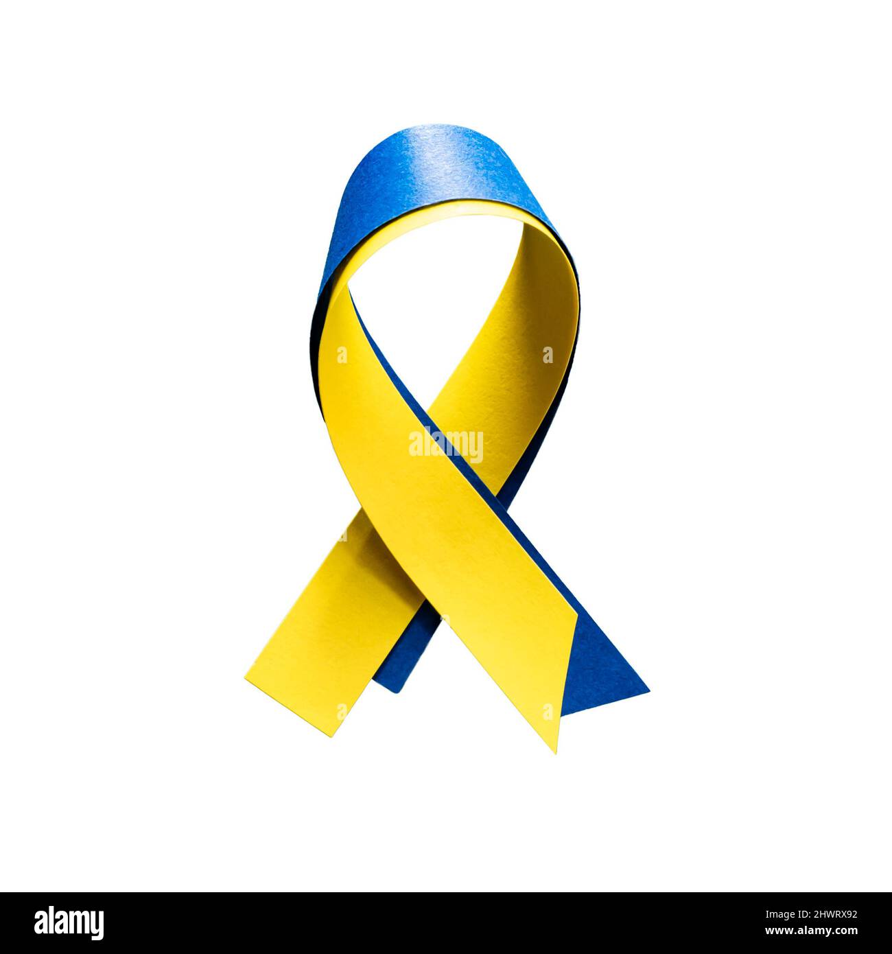 Blaues und gelbes Band für die Ukraine auf weißem Hintergrund Stockfoto