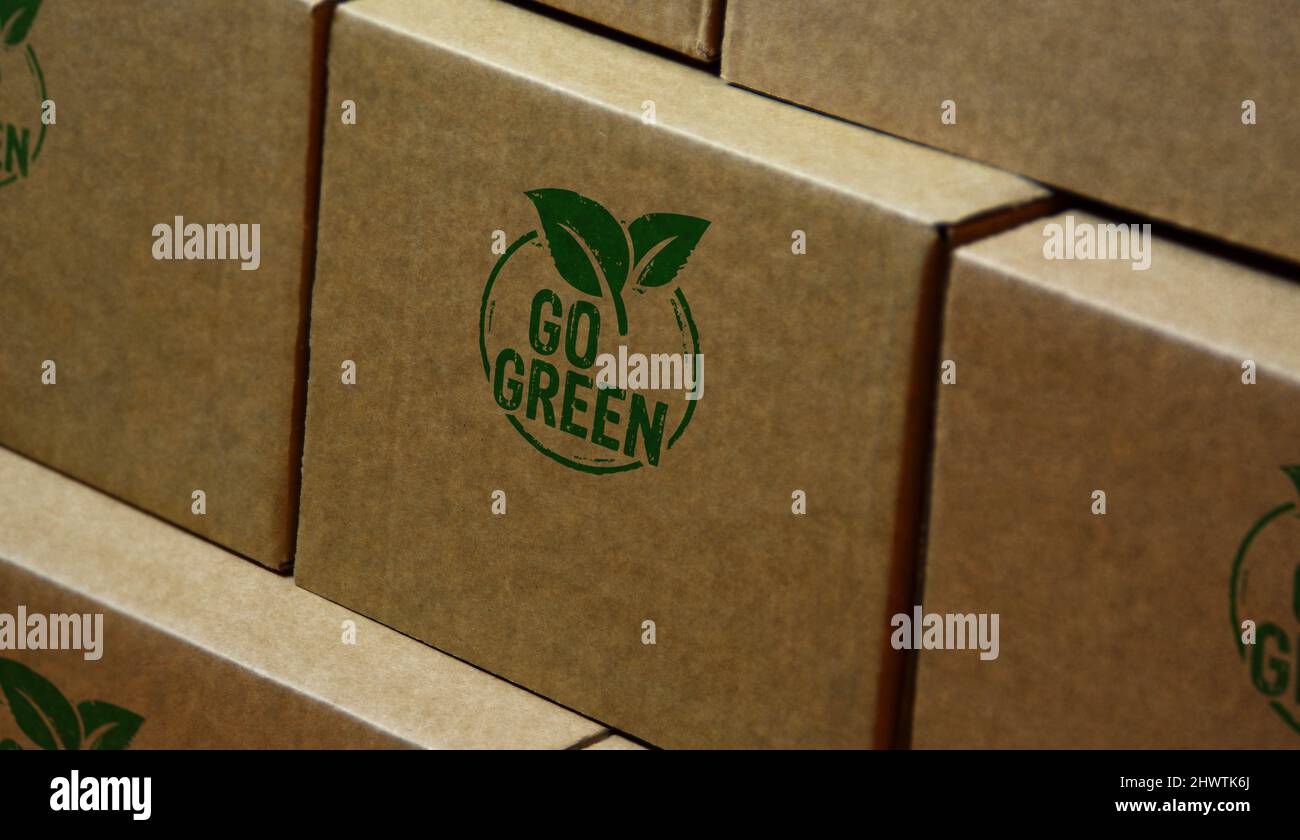 Go Green und umweltfreundliche Symbol Stempel auf Karton gedruckt. CO2 neutral, Ökologie, Umwelt, Natur und Klima Konzept. Stockfoto