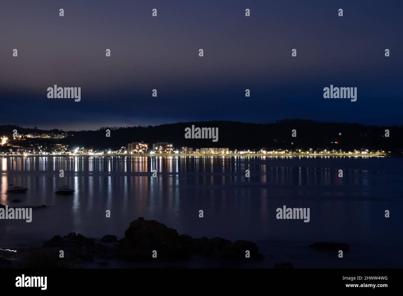 Nachtansicht des Dichato-Strandes, Biobio, Chile Stockfoto