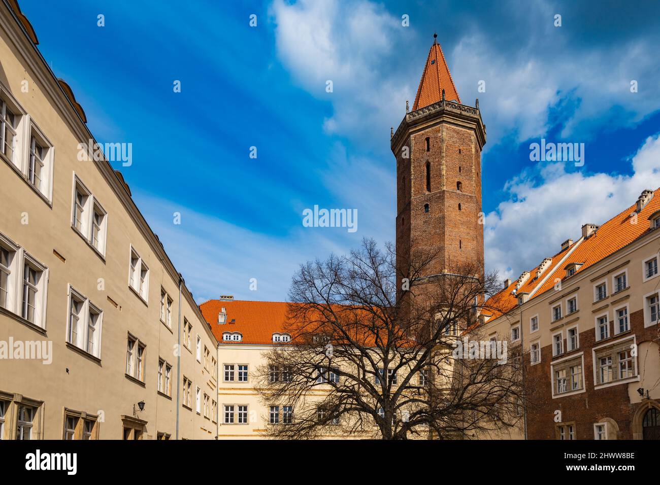 Legnica, Polen - 2021. April: Turm der Burg Piast in Legnica Stockfoto