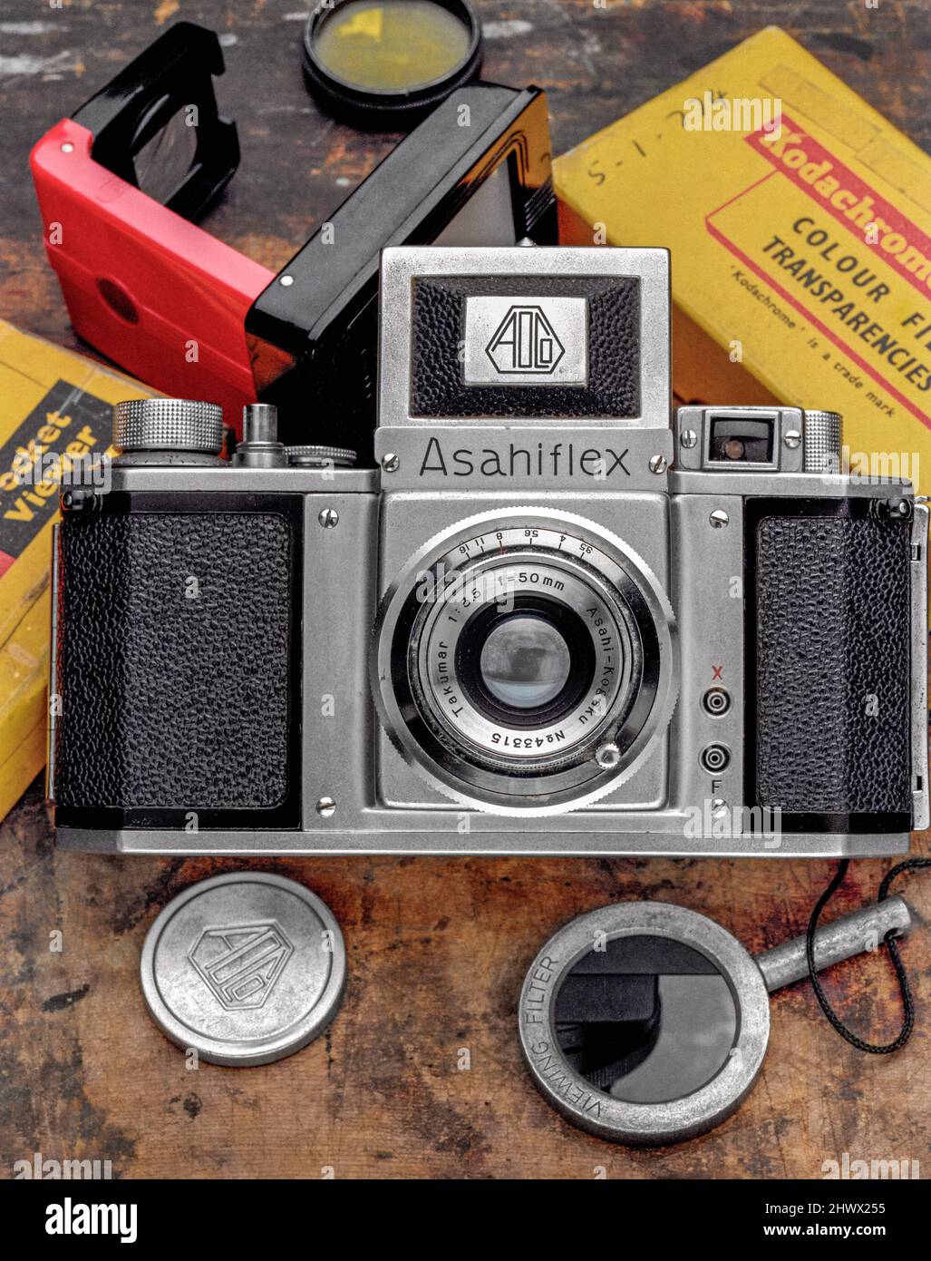 4-Mar-2009-Vintage Asahiflex war die erste Spiegelreflexkamera 35mm mit  einem Objektiv im indischen Maharashtra-Asien in 1952-Mumbai  Stockfotografie - Alamy